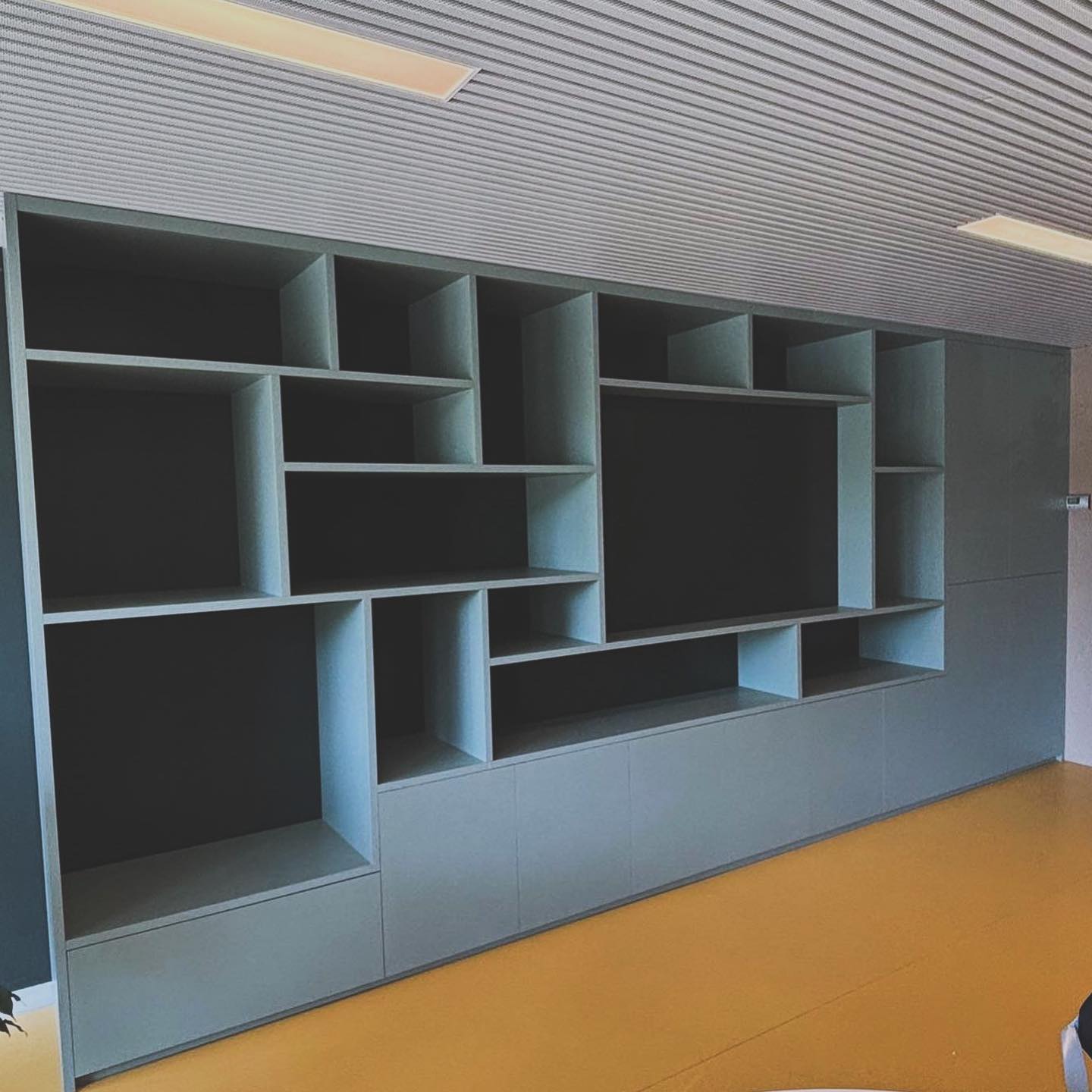 Laatst deze mooie wandkast en lattenwand gemaakt! 🪵