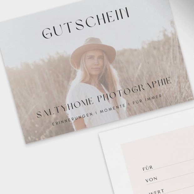 ERINNERUNGEN I MOMENTE I FÜR IMMER 🤍
Manchmal zieht das Leben nur so an uns vorbei und manchmal kommt es anders als wir denken... Wie schön, wenn wir Momente festgehalten, Erinnerungen geschaffen und die Zeit einmal still stehen lassen haben. Wie geht das besser als durch Bilder? Die bleiben, für immer.
Diese Erinnerungen zu verschenken ist ganz persönlich und besonders.
Ob als Einzelportrait, als Familie, Freunde, Partner als Hochzeitsgeschenk oder oder oder...
Schreibt mir gerne für weitere Infos! 💌
Ich freu mich auf euch!
INFO:
Um euren Gutschein rechtzeitig vor Weihnachten in den Händen könnt ihr bis zum 18.12.2023 bestellen 🎄
#giftcard #gutschein #erinnerungen #momente #fürimmer #photoshooting #coupleshoot #portrait #familyphotography #photographer #cologne #fotografinköln #sendsomelove #photographygiftcard #christmas #christmaspresentideas #saltyhomephotofrafie