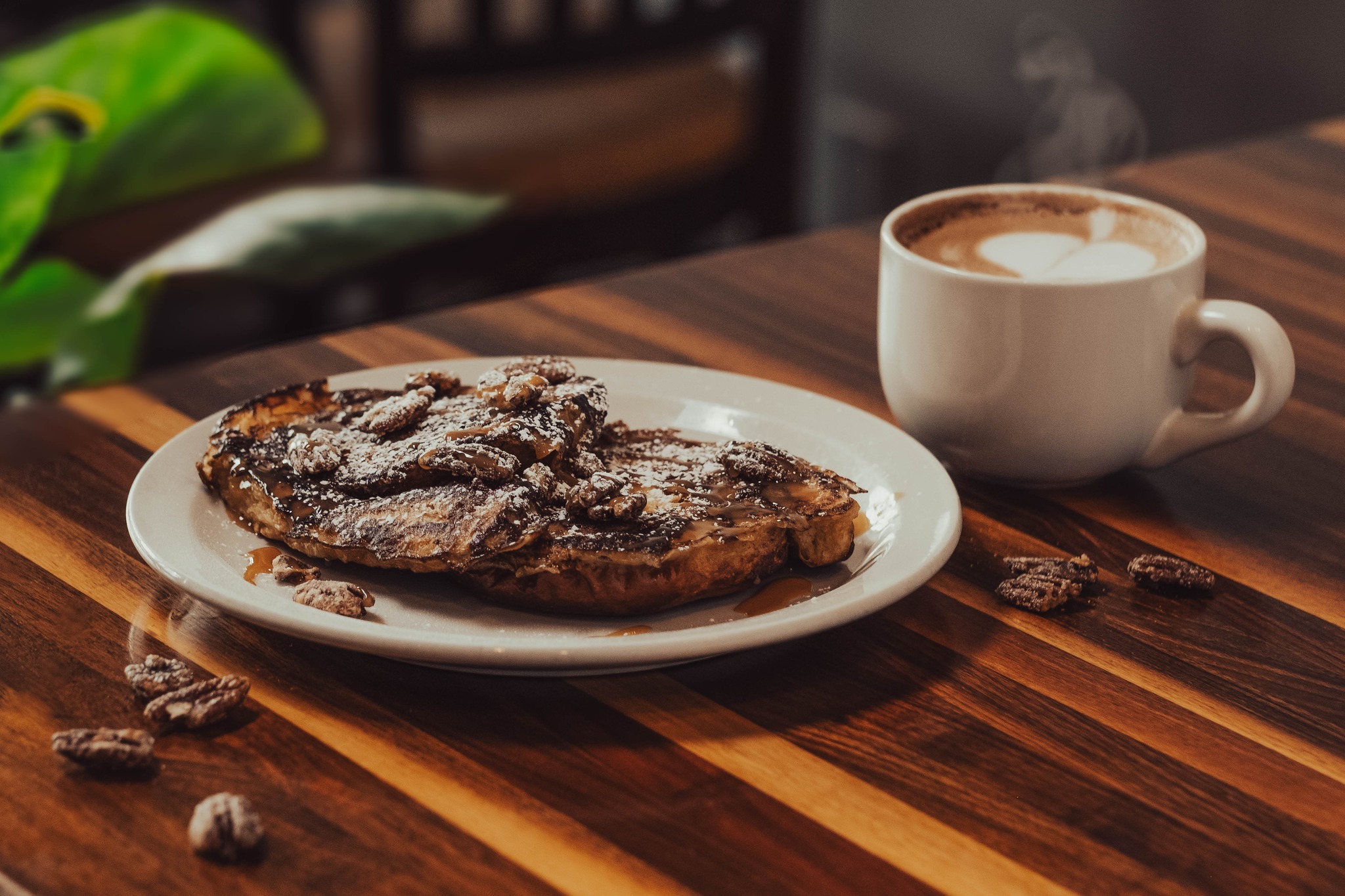 ✨Sundays are for brunch ✨
Try our caramel pecan French toast! Made with our house-made caramel rolls, candied pecans, and drizzled with caramel sauce, it's sure to satisfy your sweet tooth!
Pair it with one of our seasonal drinks, like the 🍁Maple Spice Vida 🍁 Steamed or iced, it tastes like fall in a cup, and it isn't overly sweet.