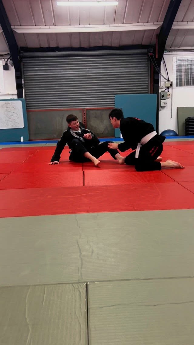 A BJJ roll can change just as quickly as a snap of the fingersš«°#bjj #checkmatbjj #bjjrolling #bjjlifestyle