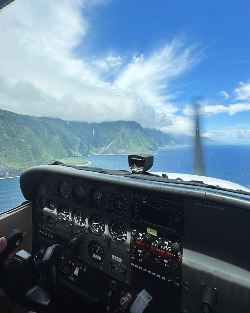 Visiting pilot from out of town? Fly like a local with our expert instructors. Enjoy personalized flying experiences tailored just for you! Shoot us a DM to book! #flywithus #mauiaviators #idratherbeflying #uniqueexperiences