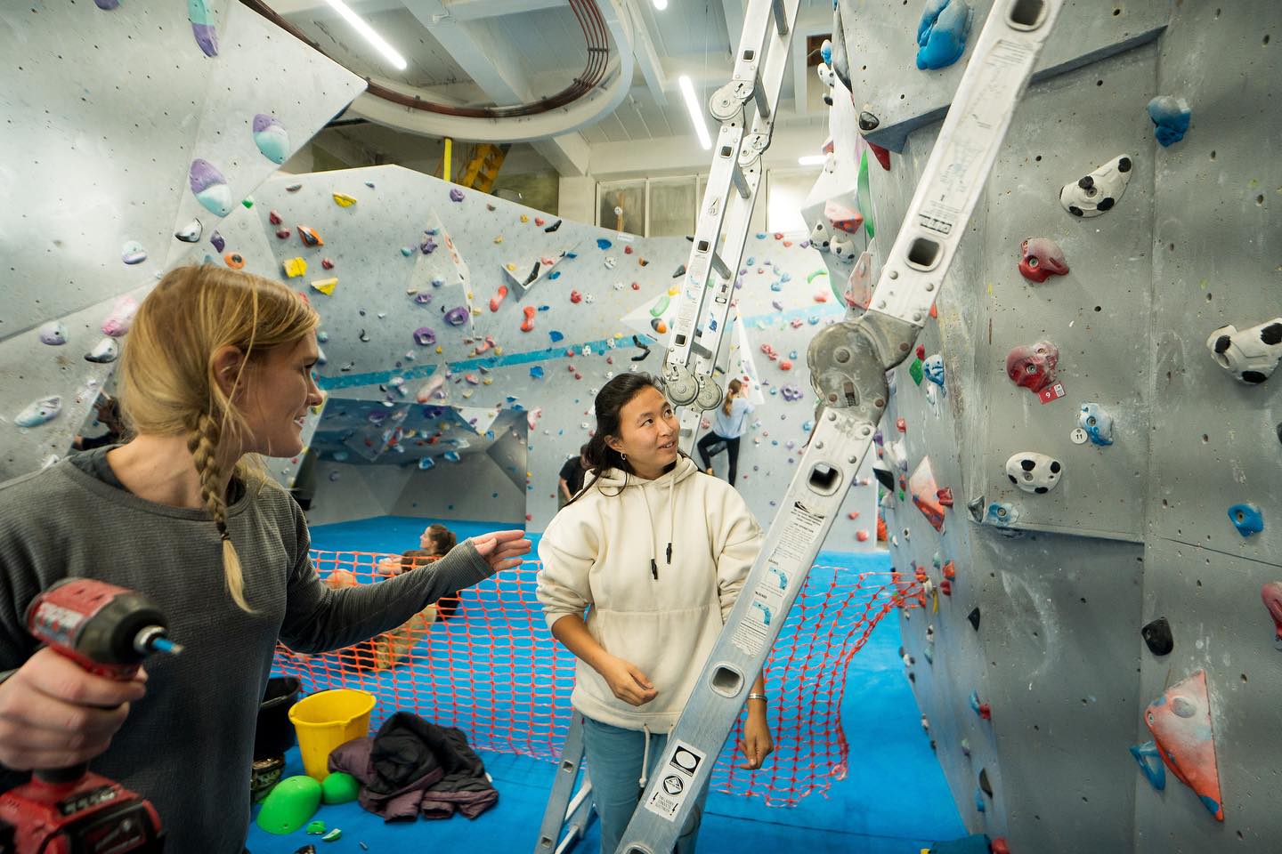 On the 19th September Creative climbing are running a women’s setting workshop aimed at giving the basics on how to set and to give the confidence to go out and build on the skills learnt within this workshop.
It’s a great opportunity to learn from 2 ladies who have over a decades worth of experience each; one from a freelance perspective and one as a head setter for a group of successful climbing walls.
Limited spaces now available, to book a space or enquire for more info get in touch via climbingcreative@gmail.com