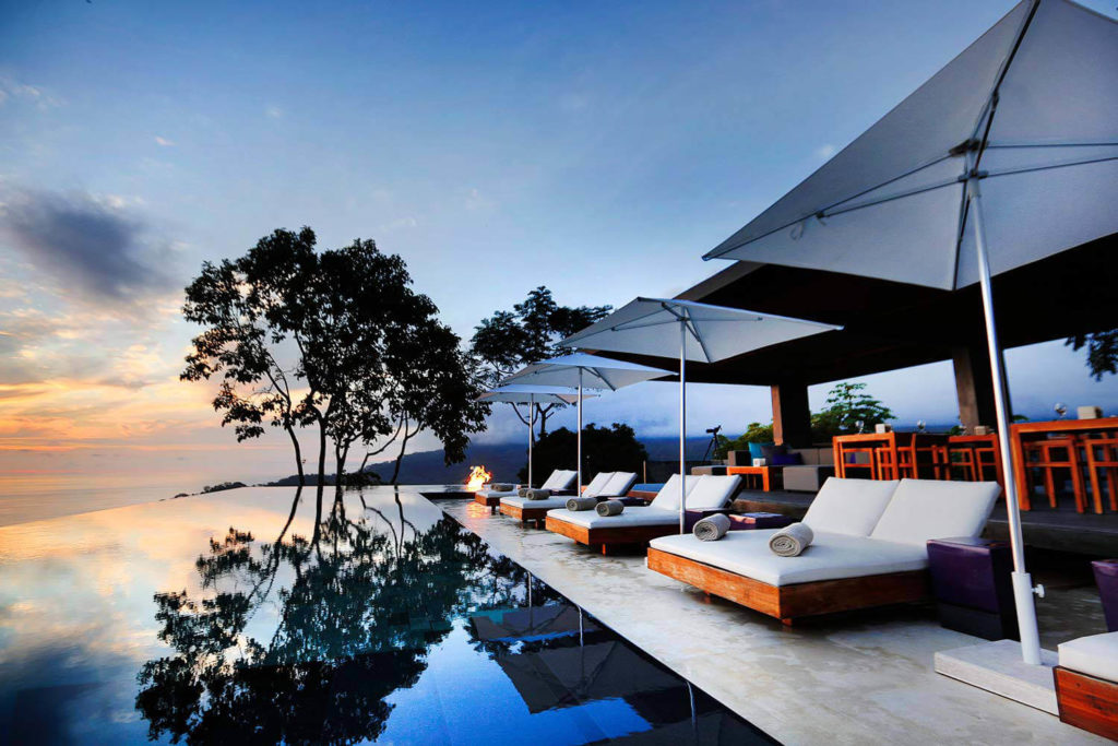 Called “The most glamorous, romantic resort in Costa Rica” by Forbes Magazine, Kura is a tropical utopia on the southern Pacific coast. 🌴✨
With 8 luxury suites and panoramic views of the dense jungles in the mountains down to the sprawling coastline, this Uvita resort is perfect for honeymooners or lovebirds on a romantic getaway.
Nearby you’ll find a high concentration of national parks and nature reserves, which offer world-class opportunities for snorkeling, waterfall chasing, and whale watching. You’ll also find chic eateries where you can enjoy a cocktail near the beach and local farmers markets to experience the flavors of Costa Rica.
Who would you stay here with? 💞
#luxury #costarica #uvita #views #romantic #getaway #forbesmagazine