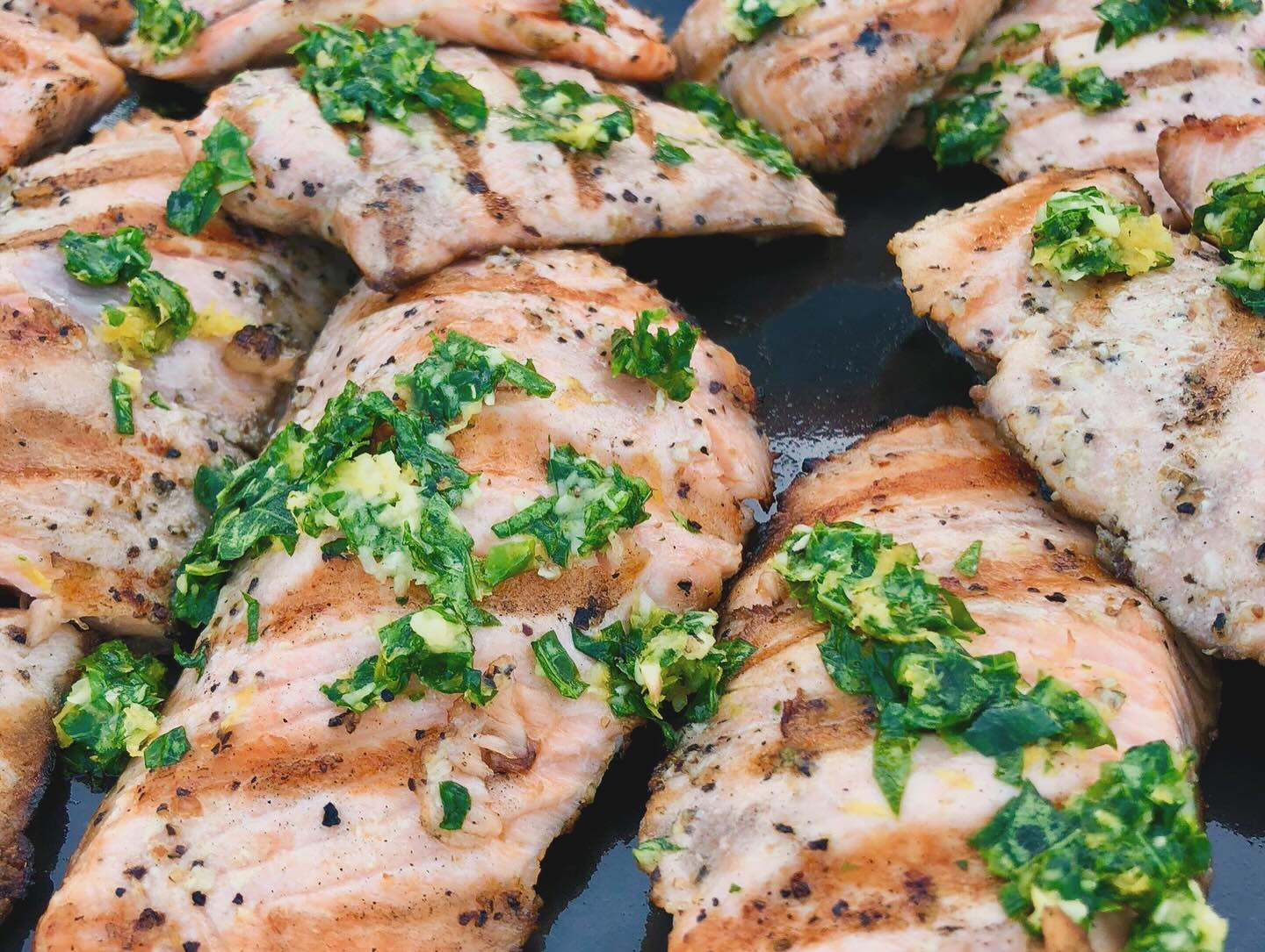 Want a change up from the usual chicken and beef option for your buffet? Give grilled salmon a chance: because your taste buds deserve the red carpet treatment 🤩🔥
#GrilledSalmonGoals #BuffetFave #SalmonLove #SeafoodCravings