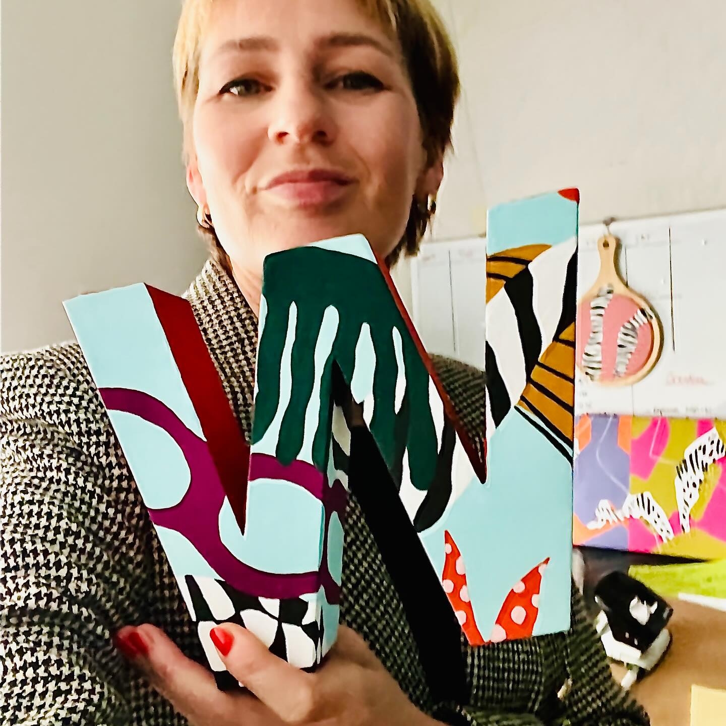 Hello everyone! I present to you the column «Best of the Week».
Upon returning from Georgia, Berlin greeted us with wonderful spring weather. We opened the picnic season (which we promptly closed, as winter decided to stay for another week). Whenever possible, I take the opportunity to study the art of other artists and improve my own. And of course, meetings, meetings, meetings... with friends, classmates, colleagues and just my city Berlin.
1. Started and finished painting my lovely letter #M
2. Opened the picnic season at #stadtparksteglitz
3. At the Affordable Art Fair Berlin @affordableartfairde
4. Indeed 😉. Same place. Artist @pepiart
5. A classmate from @coenatolin visiting me in Berlin
6. There was another one incognito.. Had a great time in the Lebanese @restaurant_ksara
7. First experience of drawing and painting life models under the guidance of @hirsch.sophia_
8. On the way to kindergarten
May spring finally come! Love you all 🌸
.
.
.
#marera #marerastudio #surfacedesign #murals #muralist #muralsberlin #contemporaryart #emergingartist #artforsale #artstudio #wallart #abstractshapes #artstudiolife #interiordesign #colourforinteriors #artberlin #artistberlin #berlinart #berlinmuralist