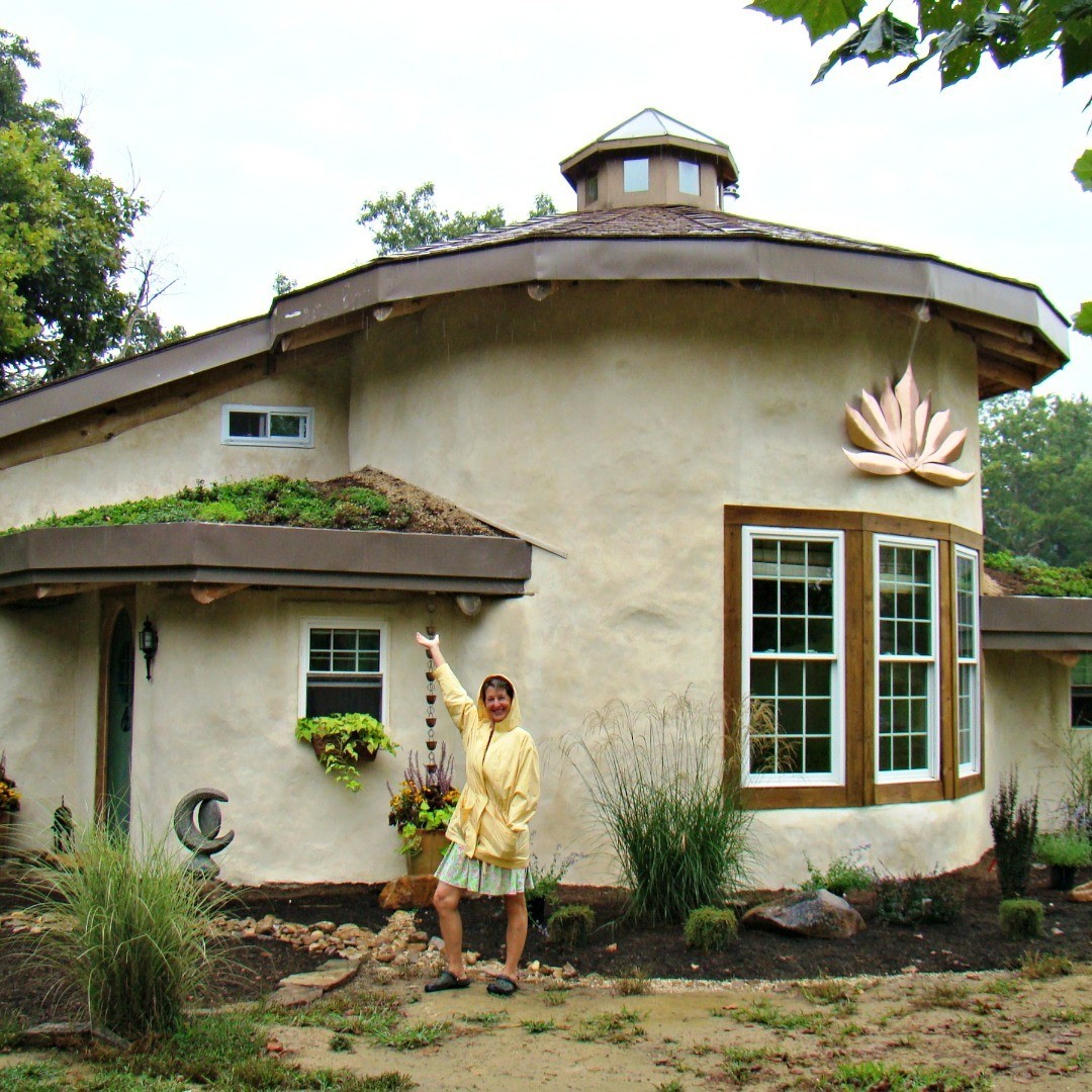 Another project #fromthevault
This is a small 650 SF studio/cottage in #wv built in 2011. Features #strawbale insulation (#kindamything), #cob interior walls, #adobefloor, #livingroof, #passivesolardesign, & tons of #salvage #buildingmaterials. The whole thing is so efficient it uses only a mini wood stove to stay cozy in winter.
Construction was over one long summer, with several #handson #workshops and LOTS of #sweatequity by the owners.
#thisis #naturalbuilding #myprojects #architecture #naturalarchitecture #interiordesign #designforliving #empowerment #healthyhome #homestead #artistlife #sculptedhouse #buildingempowerment