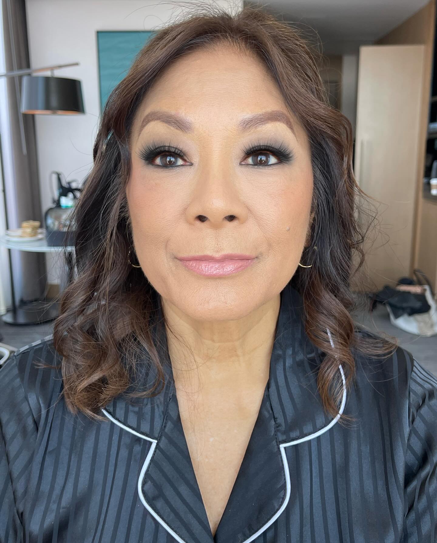 #motherofthegroom said, “I want black please, it makes my eyes pop!” I said, “Yes Ma’am!” 😍😍
.
.
.
.
Hair by @anniegiabeauty
.
.
#motherofthegroommakeup #mogmakeup #motherofthegroomhair #sessionsmakeup #weddingday #wedding #makeupartist #mua #losangelesweddings #makeup #makeupartistinlosangeles #dayofwedding #weddinghairandmakeup #dayofhairandmakeup #bigday #hairandmakeupinlosangeles #losangelesmakeupartist #losangeles #losangelescalifornia