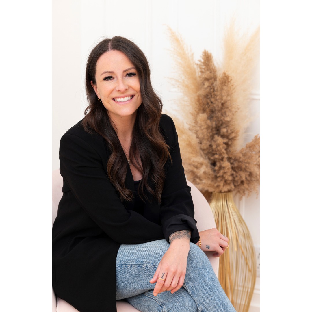 Sur le web, l’image, c’est la clé ! Des photos pro attirent l'œil , vous font sortir du lot 💥 et boostent votre notoriété 🌟. Montrez à votre communauté que vous gérez votre image comme un(e) pro ! 😎
📅 Prêt à briller ? ➡️ https://studioleciel.as.me/ ✨📷