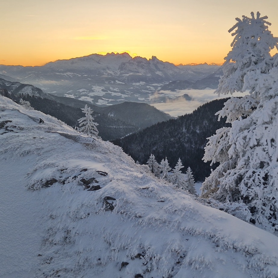 Guten Morgen,
heute ist zwar der kürzeste Tag im Jahr, dafür ist aber einer der schönsten! Bitterkeit und super Schnee! Was will man als Tourengeher mehr!?
Liebe Grüße
Andrea & Klaus #winterwonderland #salzburg #skitour #winter #salzburgerland #winterwanderung #genuss #genussmomente