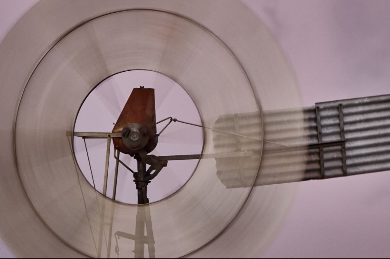 Wildest winds, stunning cloud formations, eery light and an impressive lightning display ! We seemed to be smack bang in the middle of two storms with blue skies above. The windmill sure was spinning!
.
.
.
#windmill #visitmansfieldmtbuller #storms