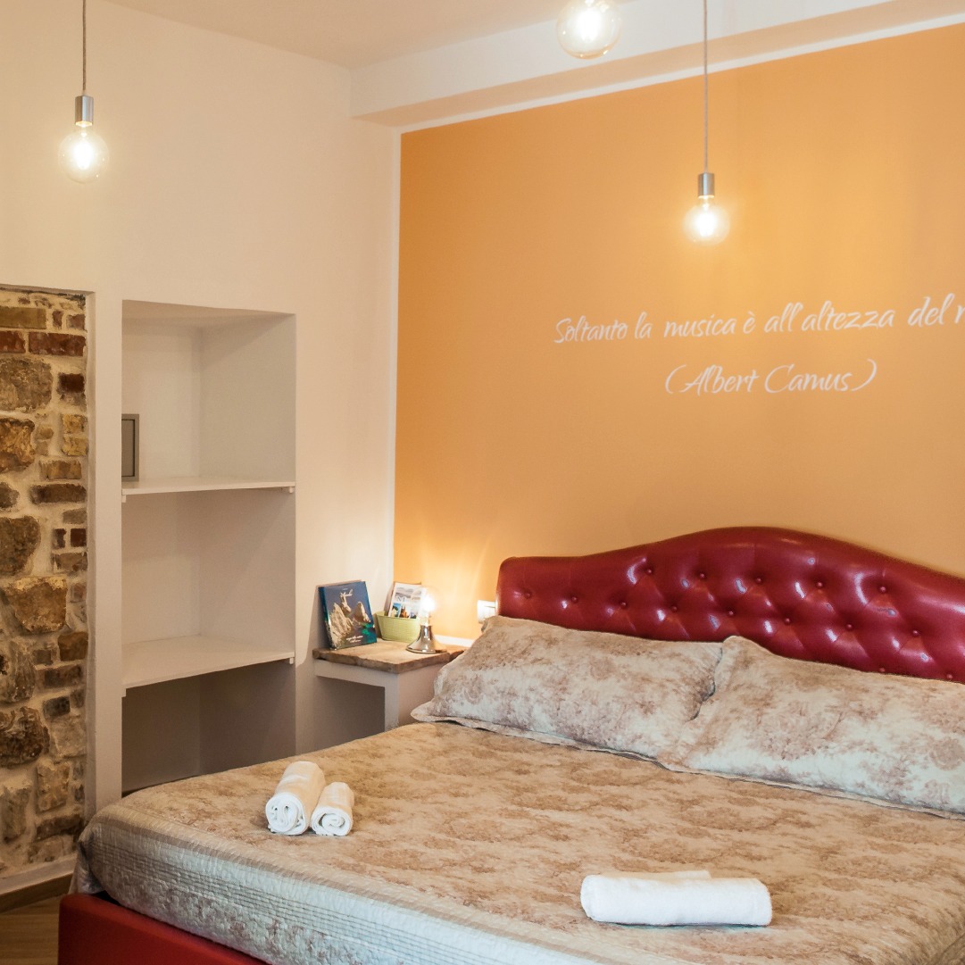 "Soltanto la musica è all'altezza del mare" 🎶🌊
✨Siamo fatti di energia che vibra a diverse frequenze e siamo nati dal mare, ovvio pertanto che per noi musica e mare siano la stessa cosa.🥰
Lasciati cullare dal suono dolce delle onde nella calda atmosfera della nostra camera Gaugin.❤️
👉🏻Prenota ora il tuo soggiorno📍al L'Orizzonte Relais, nel cuore del Conero! 😍
#sirolo #relais #italyholiday #botique #italiabella #marchetourism #comfort #relax #terrazzasulmare