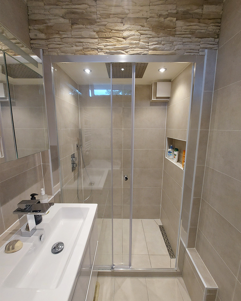 Gezellige badkamer in Amsterdam
#luxurybathroom #bathroom #toilet #renovation #houserenovation #cozyhome #smartliving #luxurylifestyle #bathroomdesign #bathroomdecor #aannemer #amsterdam #denhaag #utrecht #glasswall #tiles #tilesdesign #mozaic #tileshower #grohe
#instalations #plumbing #contractor #renovation #reconstruction #zuidholland #completerenovation