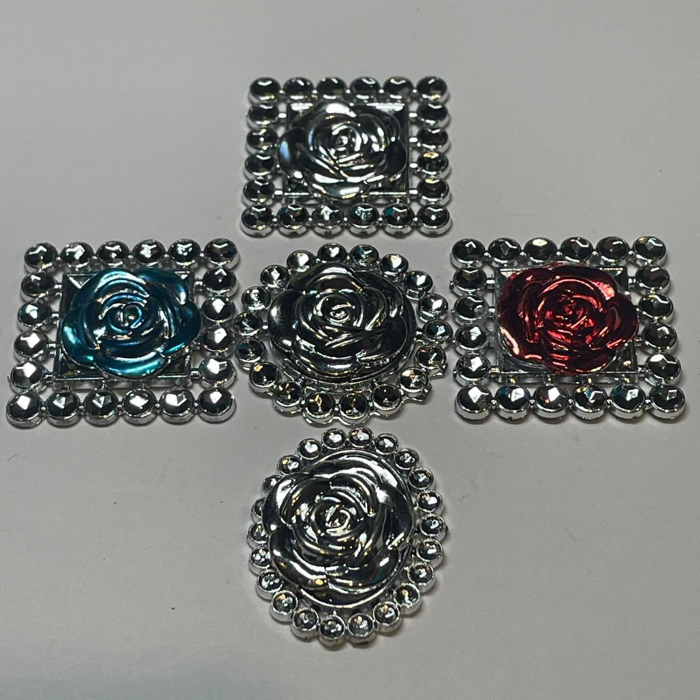 Stepping up the bling game this year with new homemade bling options to help you stand out from the crowd!
Which one is catching your eye?
#homecomingmumsandgarters
#cheerfulcrafthouse
#homemadebling
#homecoming2024❤️