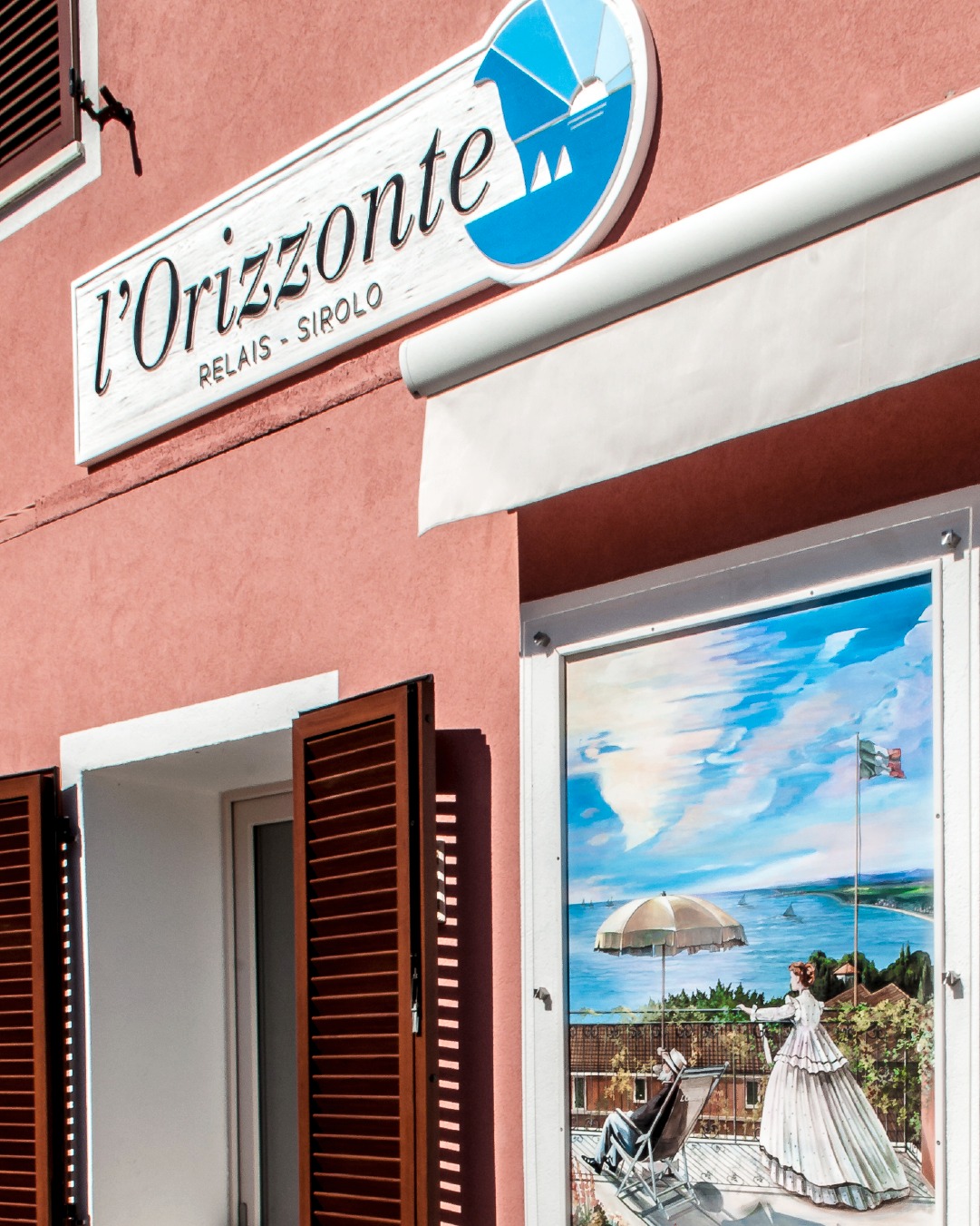 Lasciati ispirare dalla bellezza dell'orizzonte sul mare e crea la tua storia...💙
👉🏻Sei mai stato sulla terrazza del nostro Relais? 😍
📸 Taggaci nelle tue foto e condividi un orizzonte di emozioni con i tuoi amici 💞
#sirolo #terrazzasulmare #bedandbreakfastitaly #marchetourism #relax #comfort #rivieradelconerocollidellinfinito #sirolobeach