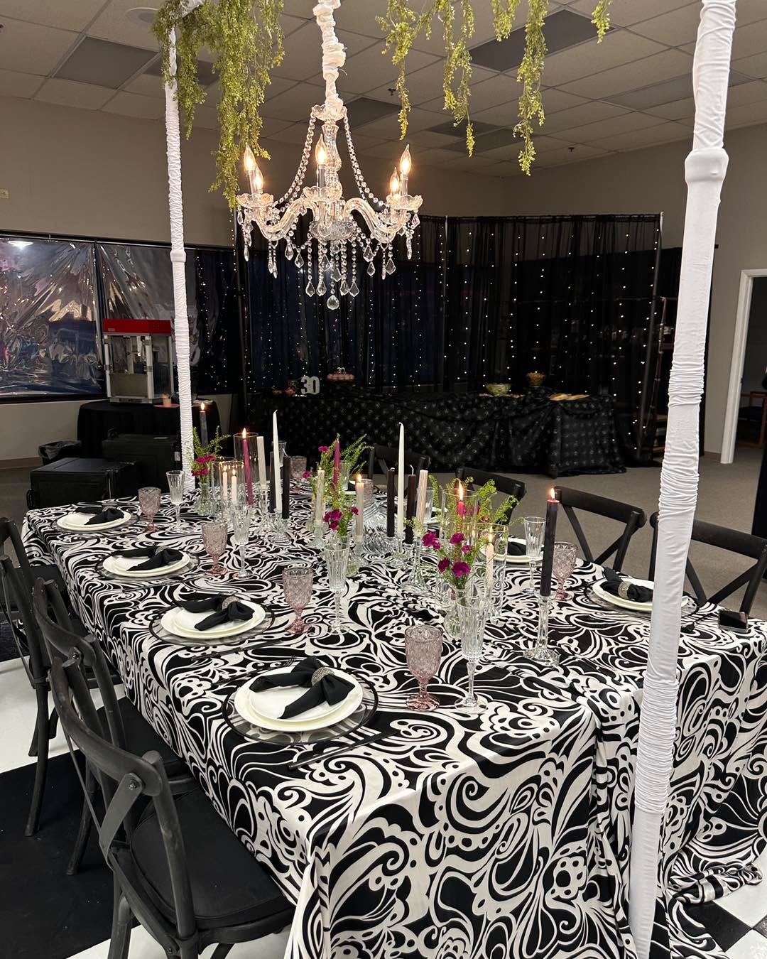 Want a flashy birthday party? We’ve got what you’re looking for.
#eventrentals #summertrends #PartyPlanning