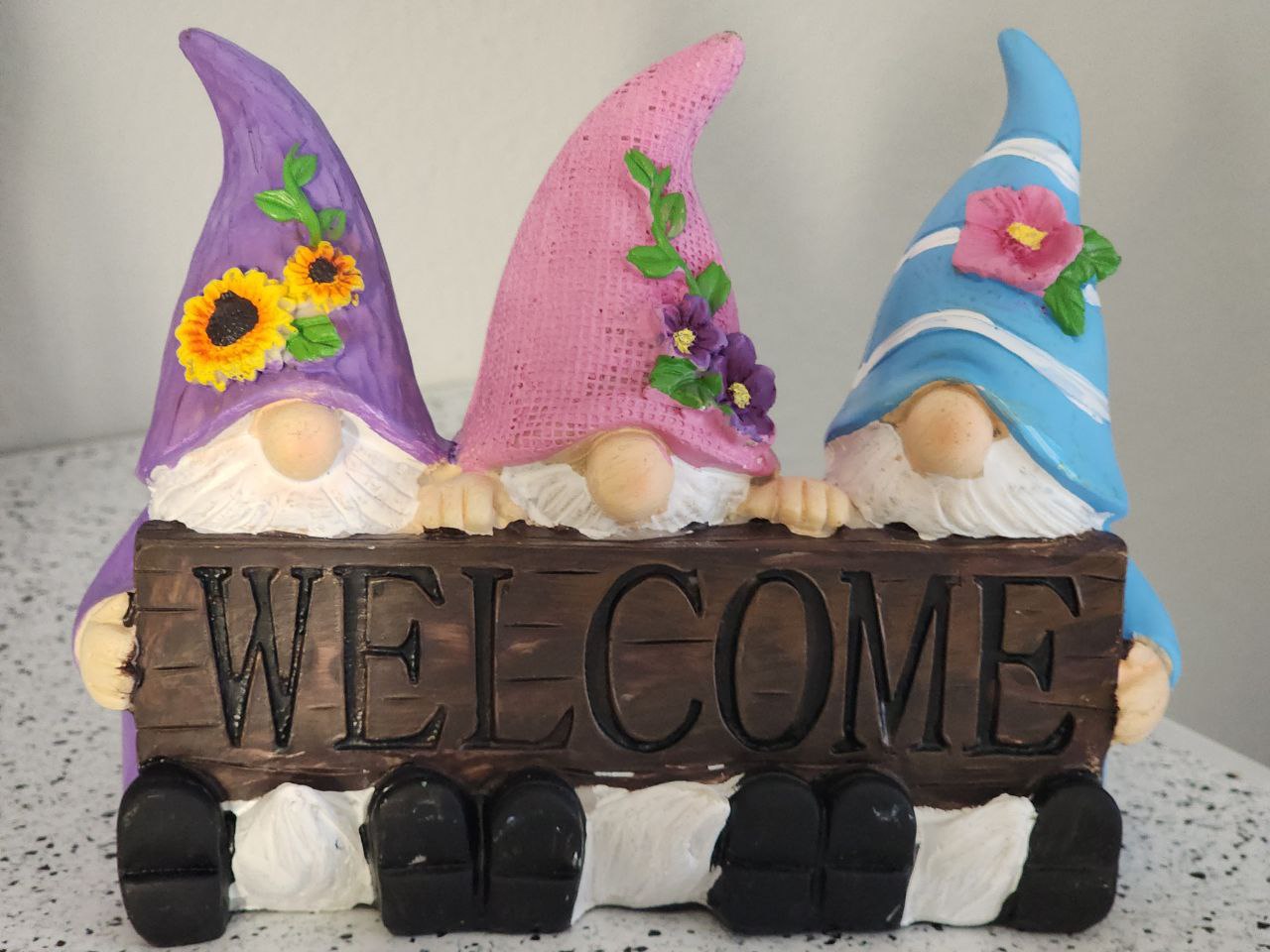 "A smile is the universal welcome" - Max Eastman
At Suriel Touch we always welcome our clients with a smile and warm hearts.
#massagetime #healinghandsmassage #healing #healingenergy #healinghands #staypositive #lawofattraction #calmness