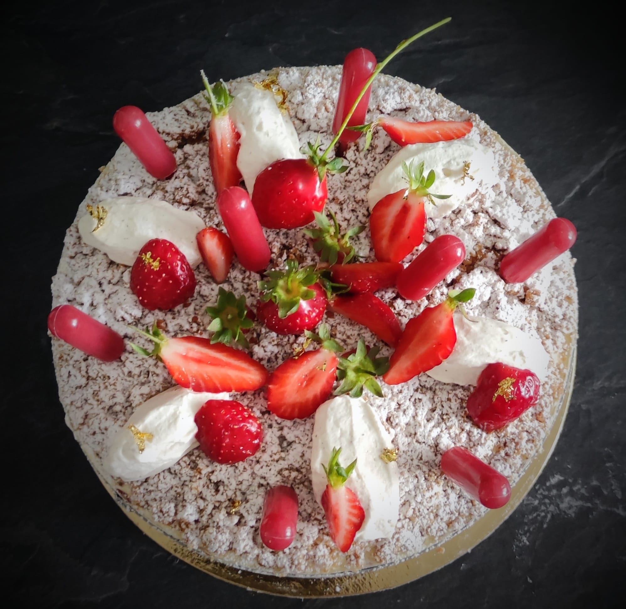 Ce weekend c'est fraisier et tarte aux fraises 🍓😜.
Infos et commandes par tel 06 19 52 97 10 ou www papilines com.
☑️ Livraison à domicile
☑️ Dispo en individuel, 4, 6, 8, 10 parts.
#villeneuvesurvere #albimaville #fraiseslover #fraisier #coulis #fraises #tarn