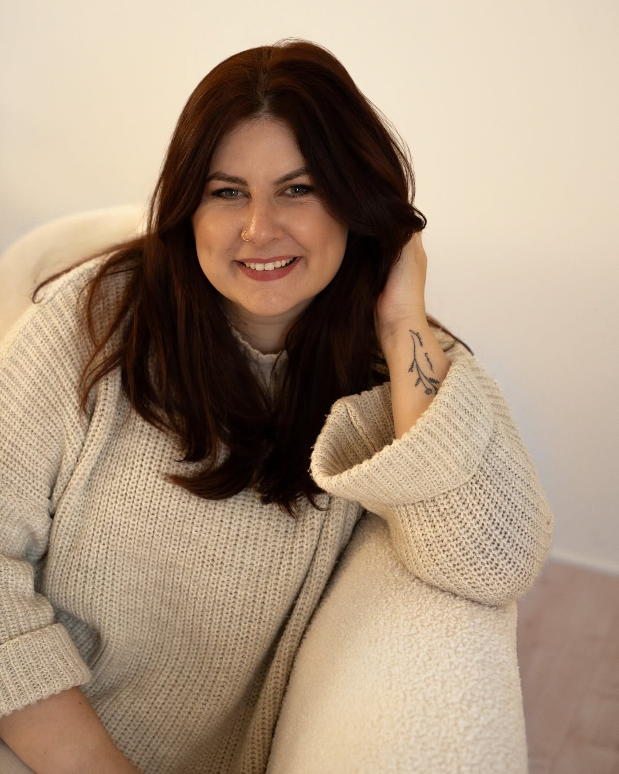 Ein atemberaubendes Styling ist nur dann perfekt, wenn es nicht nur schön aussieht, sondern sich auch gut anfühlt. Deshalb lege ich größten Wert auf schonende Techniken, hochwertige Inhaltsstoffe und individuell abgestimmte Looks – für deine Haut, dein Haar und dein Wohlbefinden. 💕
💡 Was bedeutet SafeCare für dich?
✅ Hautfreundliches Make-up – perfekt abgestimmt auf deinen Hauttyp
✅ Sanfte Haarstyling-Techniken – ohne unnötige Belastung für dein Haar
✅ Individuelle Beratung – für ein Styling, das dich strahlen lässt und gleichzeitig pflegt
✨ Schönheit darf niemals auf Kosten von Gesundheit gehen – mit SafeCare bekommst du beides! ✨
#SafeCareBeauty #NatürlichSchön #GesundesStyling #BeautyMitVerantwortung #StrahlenOhneKompromisse