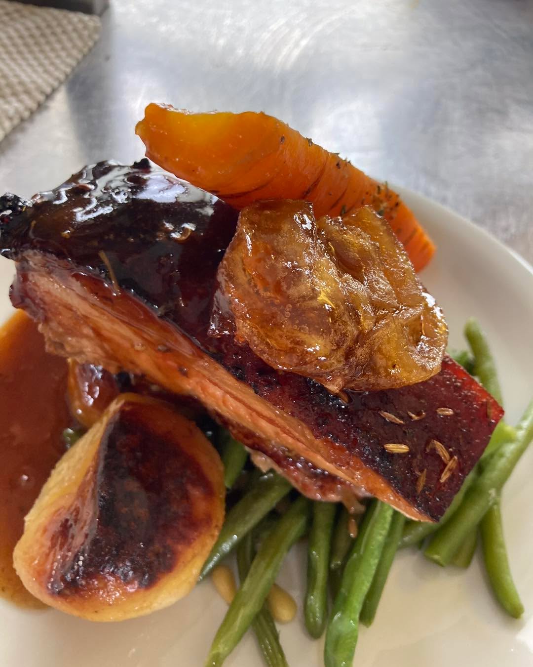Slow cooked pork belly with caramelised apple and seasonal vegetables. Tastes as good as it looks. #eventcatering #devoncatering #privatechef #somersetcatering #localfood #samsfreshkitchen #samsfresh #bespokemenu #seasonalcooking #eatlocal #localchef #supportlocal #secretchef #seasonalfood