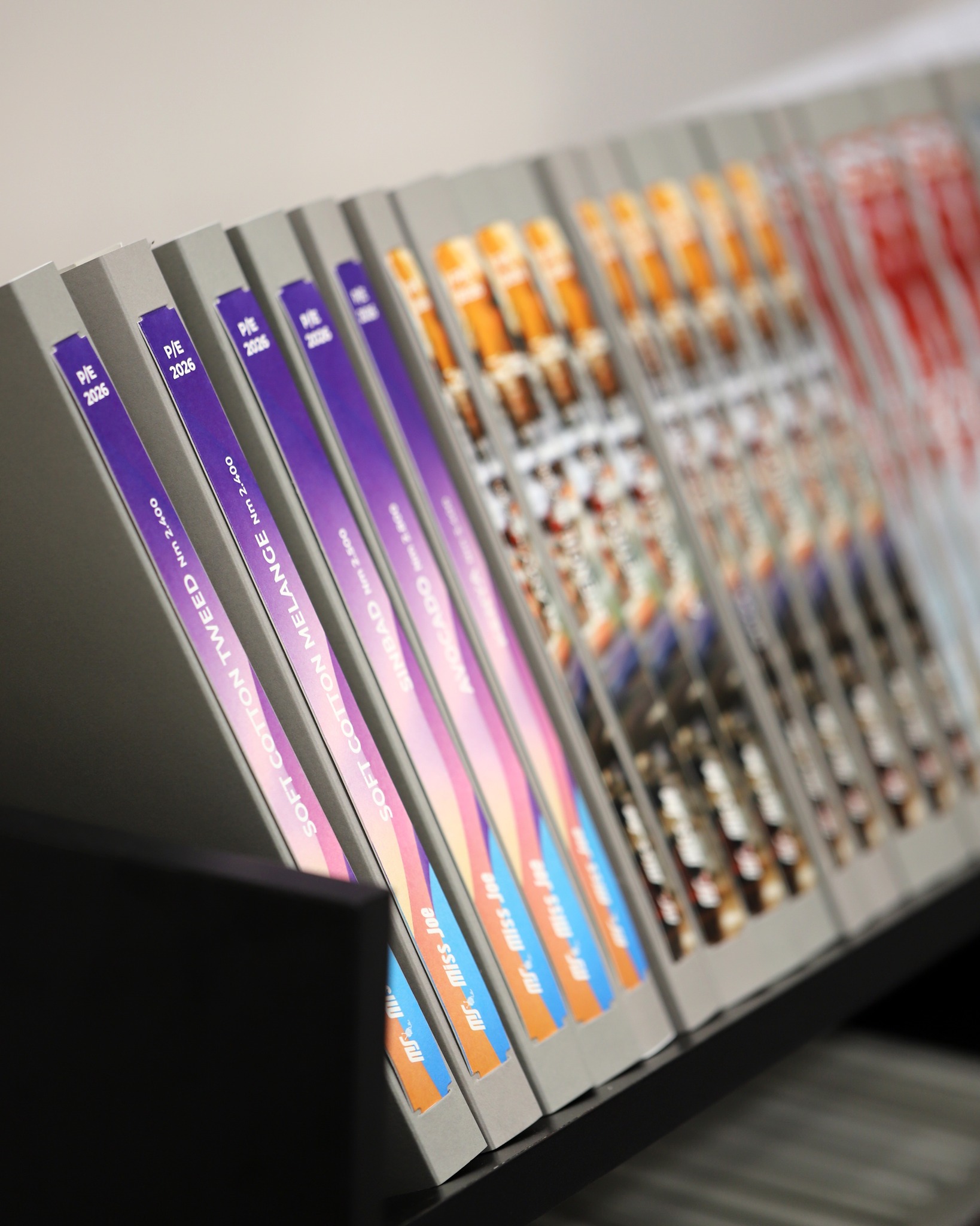We have brought to life the layout of this new collection with bold graphics and eye-catching colors that capture the attention and clearly indicate the belonging of the products, while transmitting energy, creativity and emotion.
#RiccardoRamiStudio #MissJoe #Azeta #DesignInspiration #BrandIdentity #Design #GraphicDesign #ProductDesign #Creativity #Colours #MadeInItaly