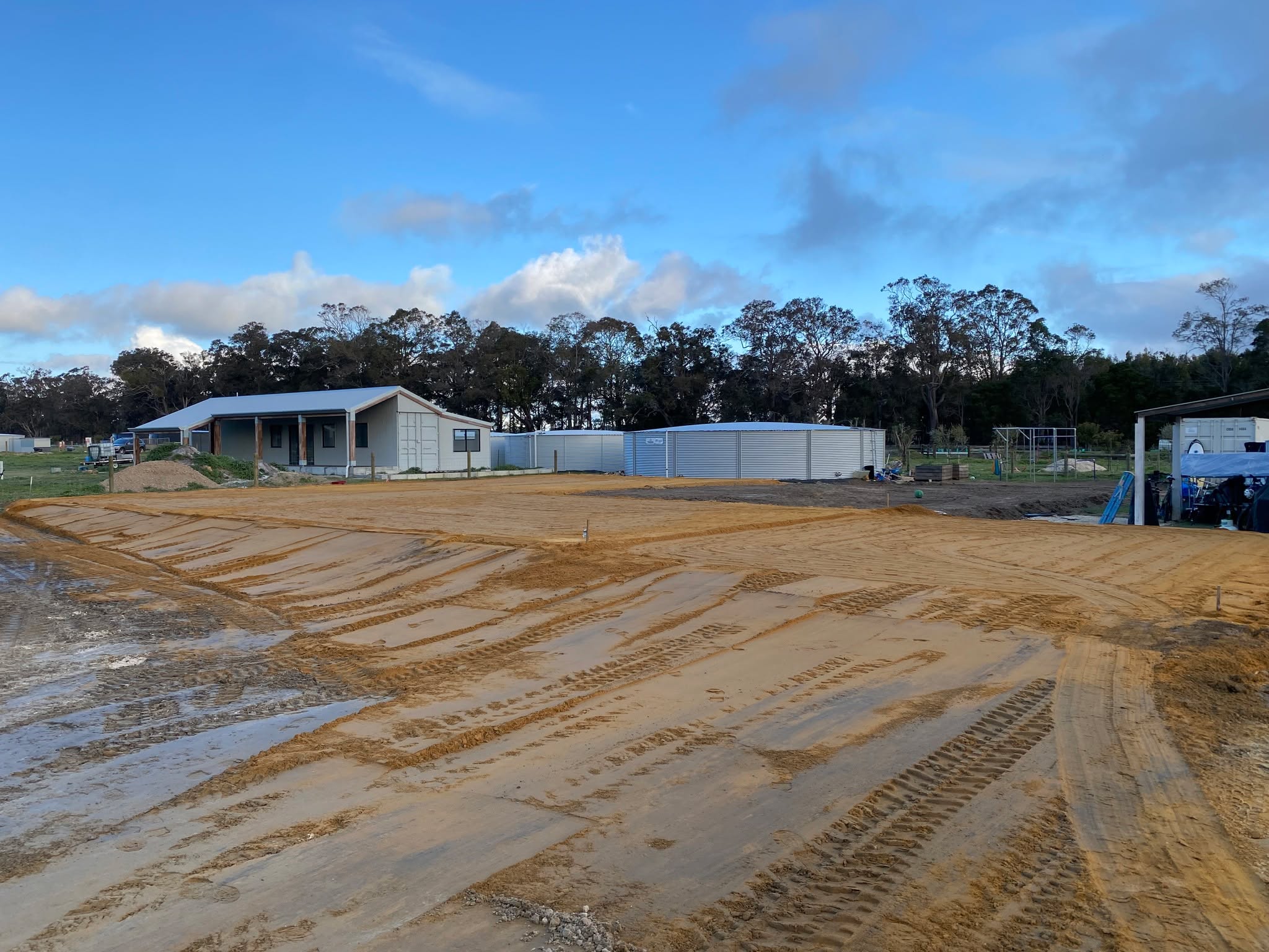 At Flow Earthworks, we've got you covered for all your project needs! Whether it’s sand, gravel, or lime material, we’re here to deliver quality and reliability for your projects.
📍 Proudly serving the South West of W.A., Australia – your trusted local partner.
Follow us on social media to stay updated and connected!
#FlowEarthworks #EarthmovingExperts #SandGravelLime #SouthWestWA #SupportLocal #FollowUs