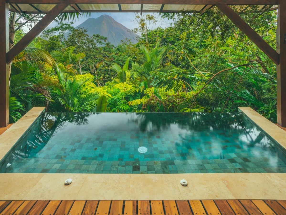 Nayara Gardens is a luxury family-friendly boutique hotel & spa located in the lush tropical jungle with panoramic views of the iconic Arenal Volcano. 🌋✨
The newly renovated Pool Casitas have an expansive garden deck and a private plunge pool where you can relax to the sounds of the rainforest. Every Casita features a king-sized bed, with the flexibility to accommodate two twin beds, making it a perfect retreat for couples or small families. Each is also equipped with dual rain showers, both indoors and outdoors, providing a peaceful and private gateway to nature.
360-degree garden views are visible from the main restaurant, which serves elevated latin american cuisine (including several vegan options) and features live local musicians every night. Adult guests can unwind with an exotic cocktail from the outdoor pool and wet bar. 🍹🎵
Nayara Tented Camp, Nayara Springs, and Nayara Gardens are three sister properties in Arenal. Each occupies a distinct area on the larger property (with its own lobby pavilion) and has its own unique vibe. They are all part of Nayara Resorts, an international collection of unique luxury properties. 🌺
#costarica #volcano #casita #nayara #resorts #arenal #luxury