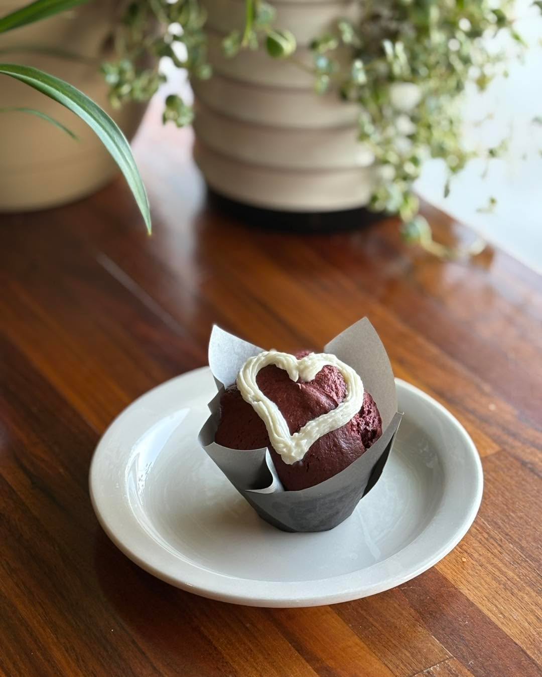 Will you be our Valentine? ❤️
Now serving red velvet cupcakes for a limited time!
#novioscafe #vivanlosnovios