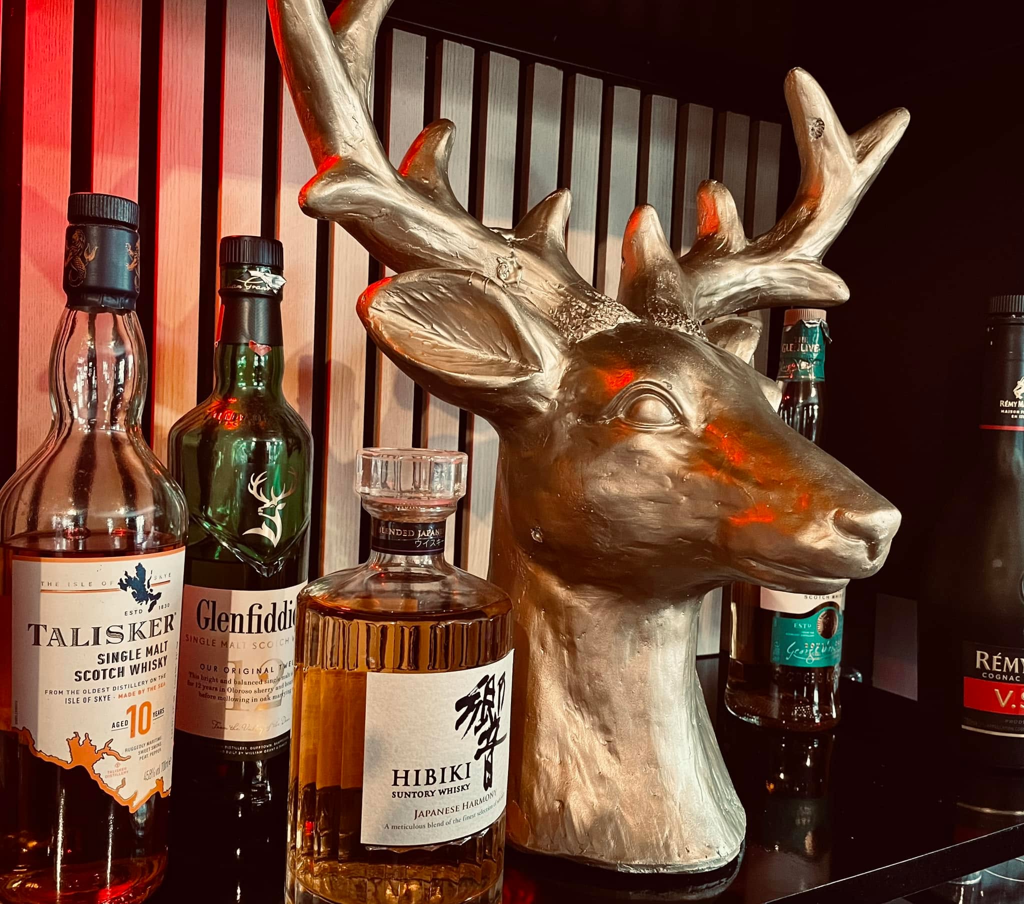 Neuigkeiten im Upper House! 🎉
Bald bekommt unser Restaurant einen neuen bürgerlichen Namen! 🏡✨
Seid ihr genauso gespannt wie wir? 😍
Dann folgt uns hier, um nichts zu verpassen und die ersten zu sein, die den neuen Namen erfahren!
🔜 Bleibt dran – wir halten euch auf dem Laufenden!
#UpperHouse #Neuigkeiten #RestaurantLiebe #NeuerName #AugsburgEssen #StayTuned #Aystetten #Augsburg #günzburg