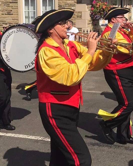 🎉🎂🎺Happy 50th Birthday to one of our trumpet players Vanessa 🎺🎂🎉
#ambassadorsshowbandderby #birthday #insturment #ukband #redblackandgold #marchingband #saxaphone #celebrate #music