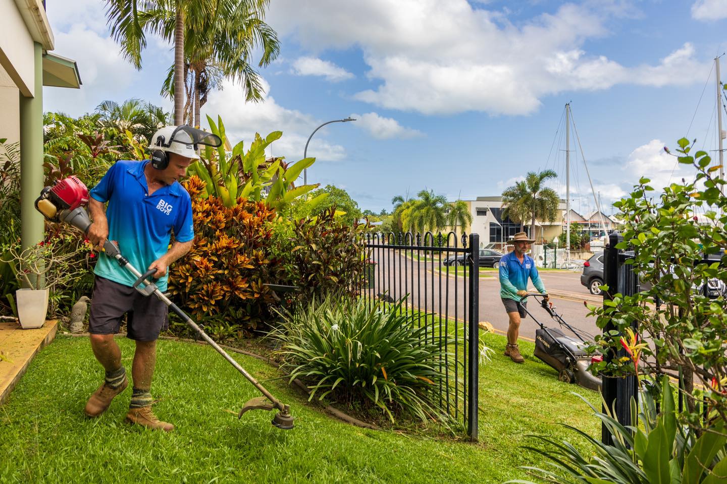 A couple Big Boys in action, proving that we do more than just pose for great photos 🤣 #gardening #gardeninglife #bigboys #darwin #nt #ntaustralia #darwinnt #working #workinghard #mowing #lawnmowing