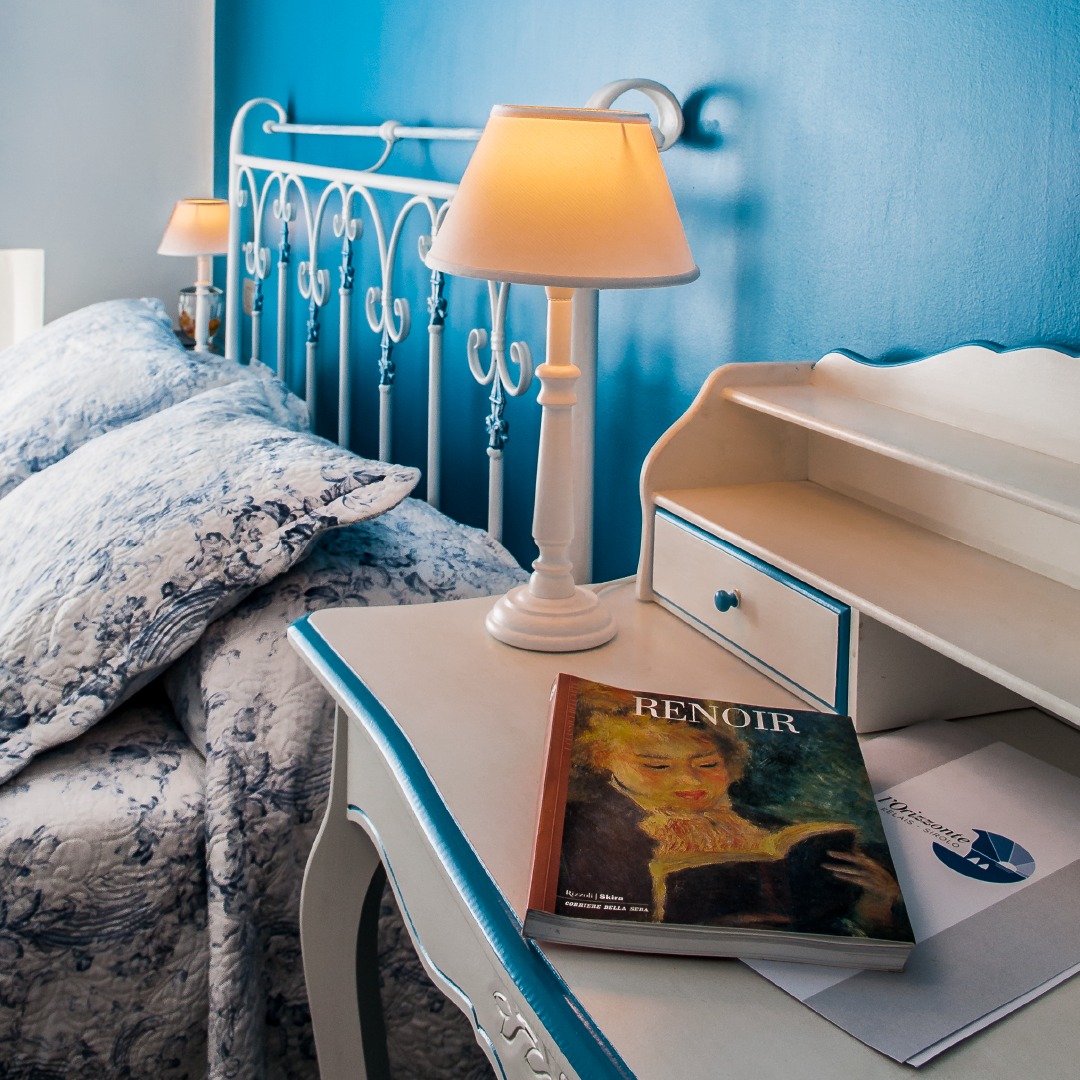 Oh Renoir, Renoir, perché sei tu Renoir? 💘😁
Impossibile non restare affascinati dalla nostra camera Renoir, dove l'atmosfera e i colori rilassanti si uniscono al comfort e a una vista sul mare meravigliosa...🌅✨
#sirolo #bedandbreakfast #bedandbreakfastitaly #relais #terrazzasulmare #renoir #Holidays #holidayseason #september #rivieradelconero #rivieradelconeroecollidellinfinito