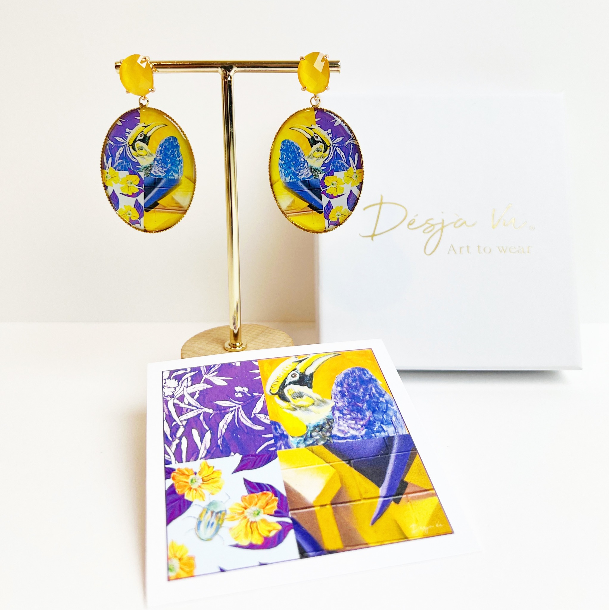 De oorbellen van @desjavu.nl zijn echte eye-catchers!
Dit is de 'You are Purple' uit de collectie True Colors.
De oorbellen zijn prachtig verpakt in een luxe verpakking en worden geleverd met een kaart en gedicht van het ontwerp.
De afmeting van de oorbellen zijn 6 (h)x 3 (b) cm (ovaal is 4 x 3 cm). Met de hand gemaakt van lichtgewicht materialen, zodat ze niet te zwaar zijn bij het dragen.
Nu in de webshop van Désjà Vu (De sjaal voor u)
www.desjavu.nl
#dutchdesigner #fashionblog #FashionBlog #artfashion #sjaalmeteenverhaal #onlineshoppen #onlineshop #onlineshoping #karenwullings #lamswol #kunstenaar #illustratie #illustration #desjavu #desjaalvooru #oorbellen #statement #FashionStatement #statementearrings #statementoorbellen