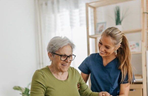 🌟 Célébrons la Journée de la Personne Âgée le 1er octobre ! 🌟
A la Clinique Gaston Metivet, chaque jour est l'occasion de célébrer nos précieux aînés, mais aujourd'hui, nous souhaitons rendre hommage à leur sagesse, à leur expérience de vie et à leur contribution inestimable à notre société. 💖
👵👴 Notre service de médecine à orientation gériatrique est dédié à fournir des soins de qualité, à promouvoir la santé et le bien-être, et à garantir un environnement sécurisé et accueillant pour nos patients âgés. Nous sommes fiers de soutenir nos aînés pour qu'ils puissent profiter pleinement de la vie à chaque étape.
💼 Pour en savoir plus sur nos services de médecine gériatrique, n'hésitez pas à nous contacter.
#JournéeDeLaPersonneÂgée #SantéDesAînés #MédecineGériatrique #CliniqueGastonMetivet #SoinDesAînés