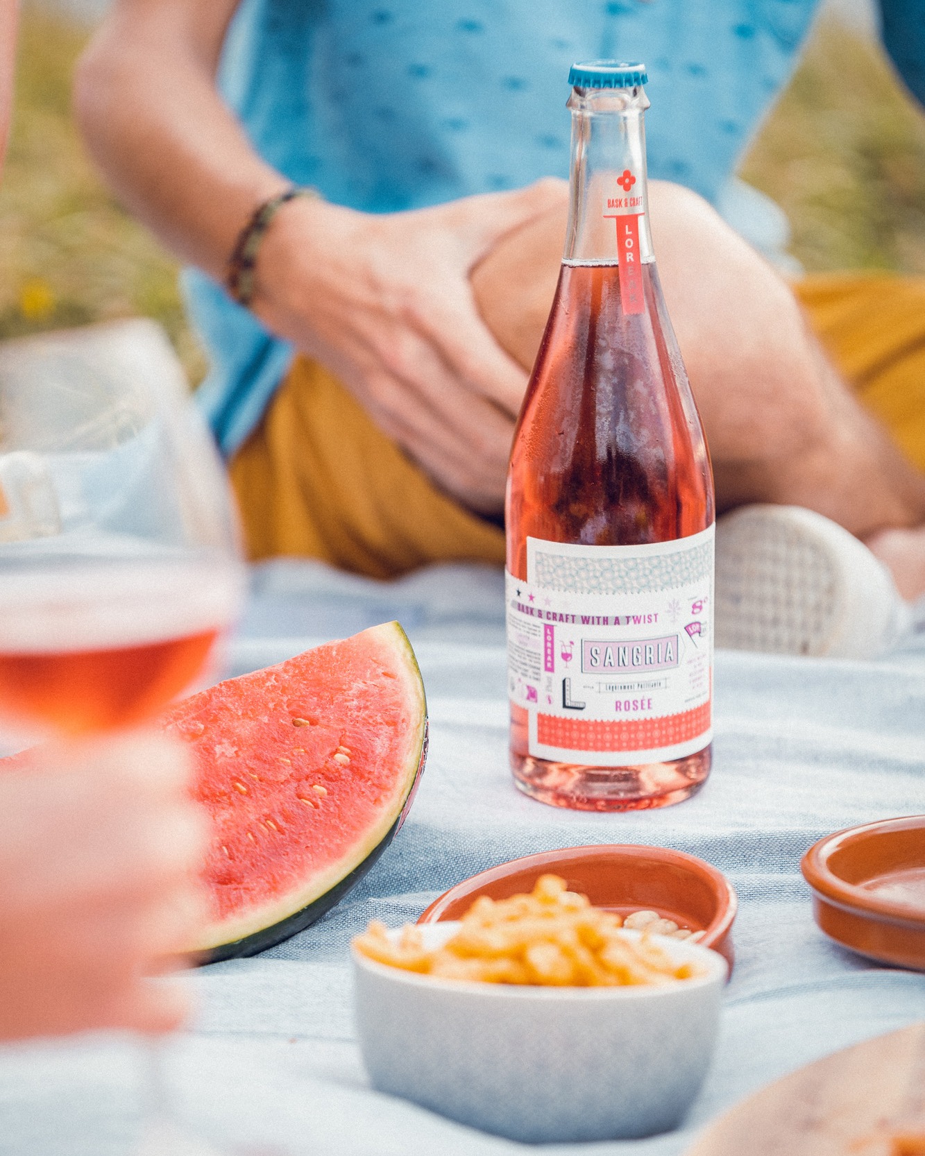 🍇🍑☀️ Découvrez la Sangria Rosée LOREAK ! Concoctée avec amour au Pays Basque, cette délicieuse sangria légèrement pétillante marie vin rosé, agrumes et pêche.
Faites pétiller votre 1er mai avec Loreak !