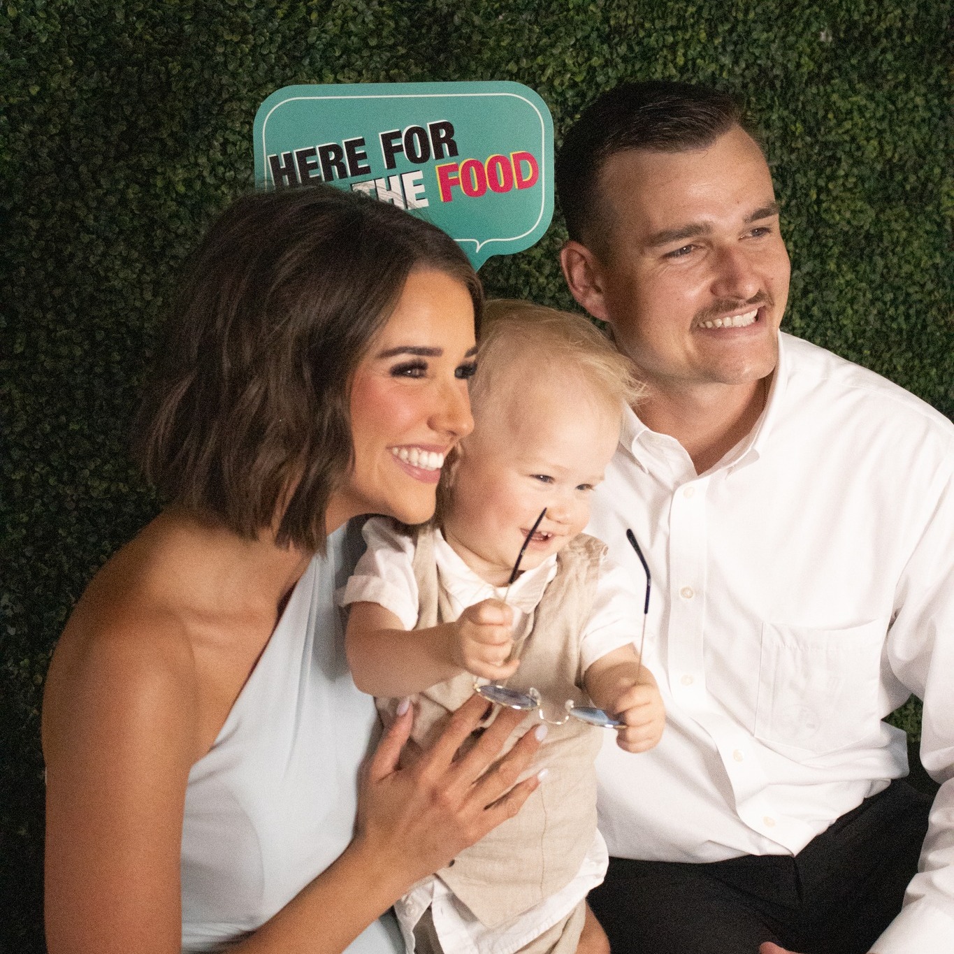 All smiles cause it's Friday y'all!
#photobooth #dfwweddings #photoboothtrailer