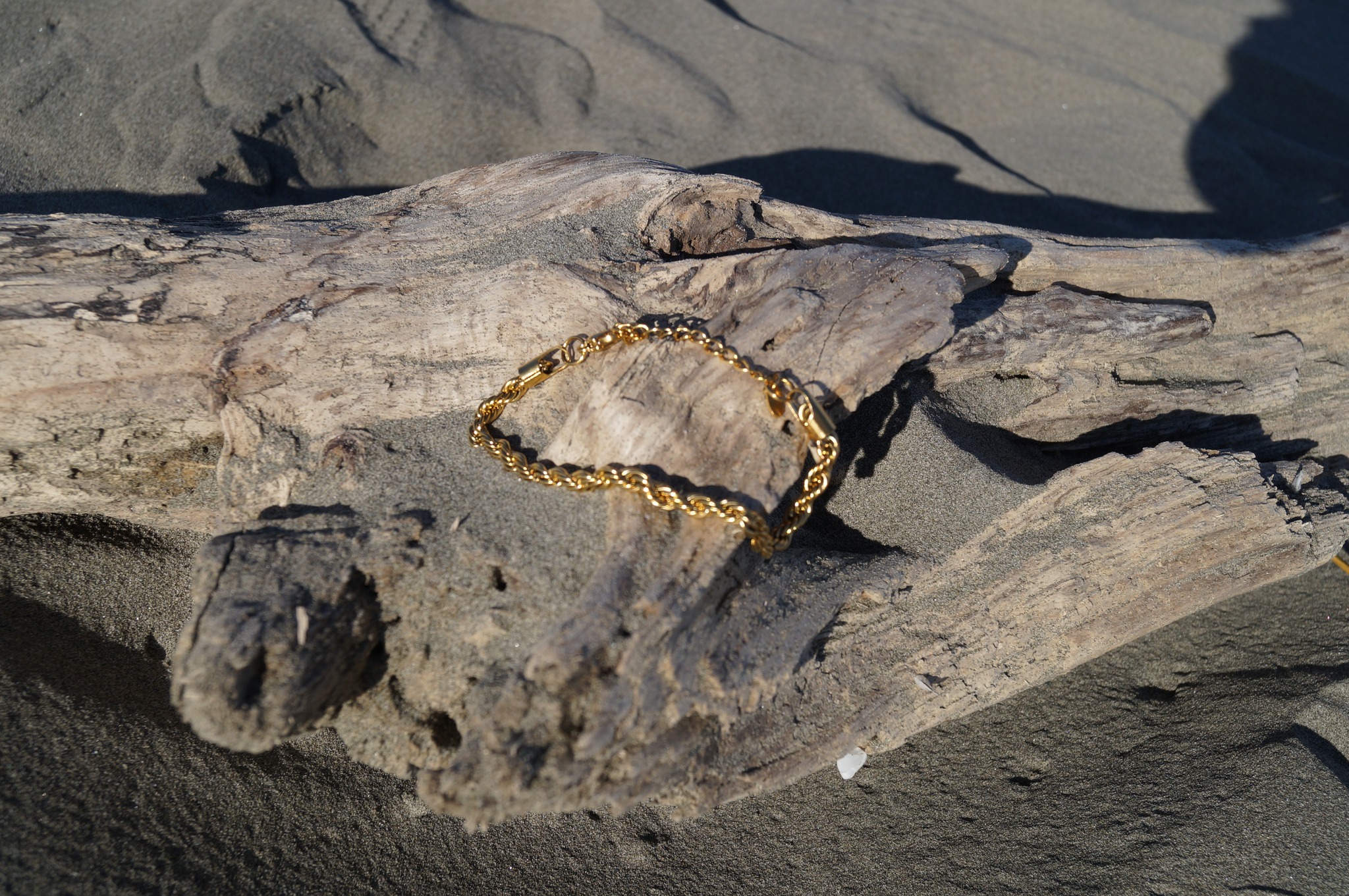 The Stevie bracelet is the perfect chunky but staple piece to add to your summer wardrobe 🌟