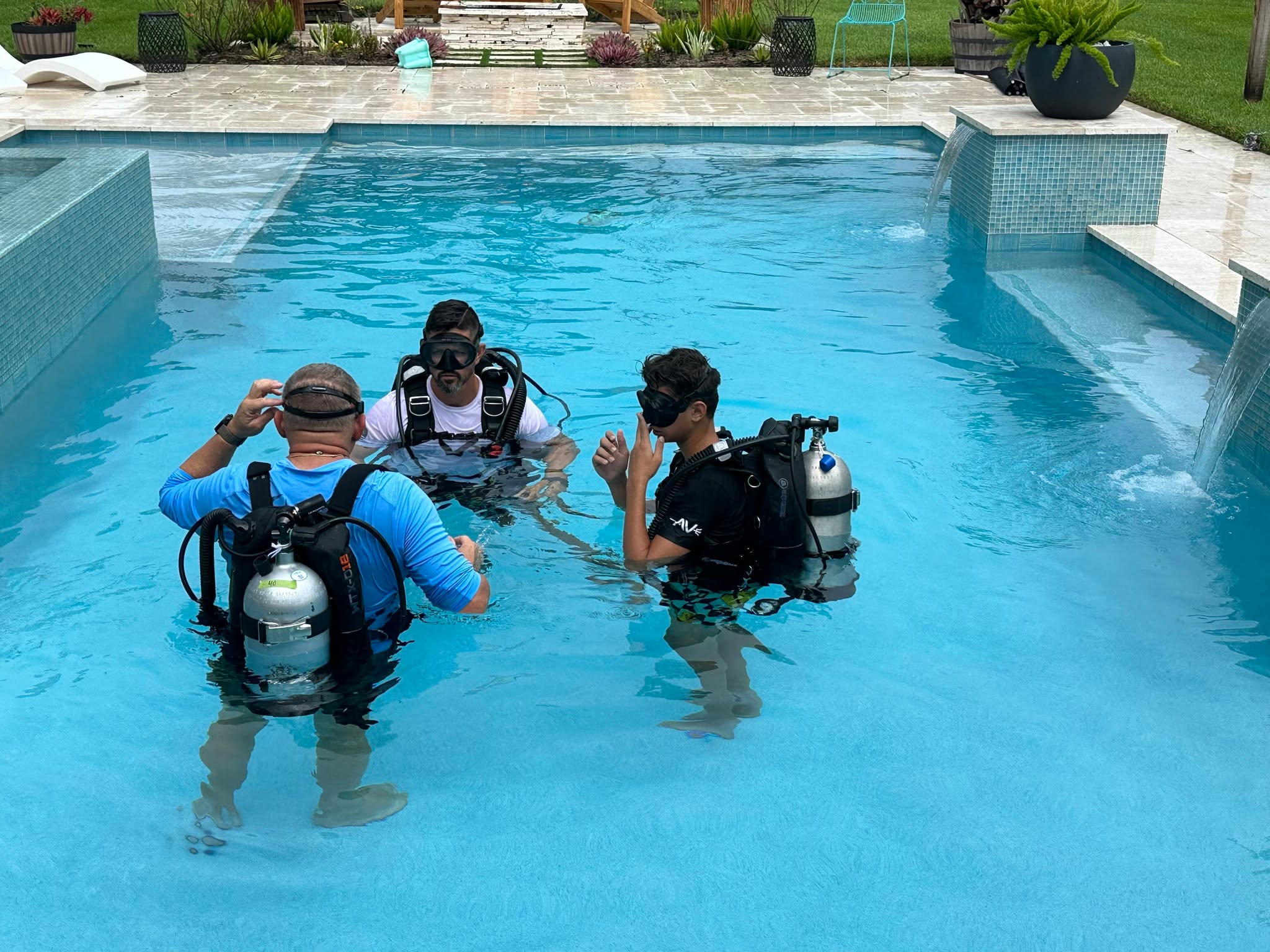 "If it ain't raining, it ain't training"... 🤪. Had a great time working on Basic Open Water skills (even in the rain). Great job guy.... you'll be certified divers in no time!!
Kent Island Scuba NAUI Worldwide
#DiveNAUI #nauiworldwide #diveboat #RedAnchorScuba #PalmBeach #scuba #scubadive #scubadiving #diving #scubaspecialty #adventure #experience #florida #stuartfl #Jupiter #travel #Dive