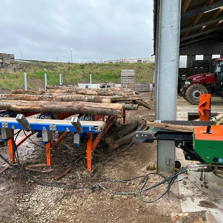 Making the most of the new log shed, preparing deliveries in the dry! #pembrokeshirelogs From hardwood logs, through the cutting process, to preparing for your delivery! Make your order from Pembrokeshire Logs 01348 837179