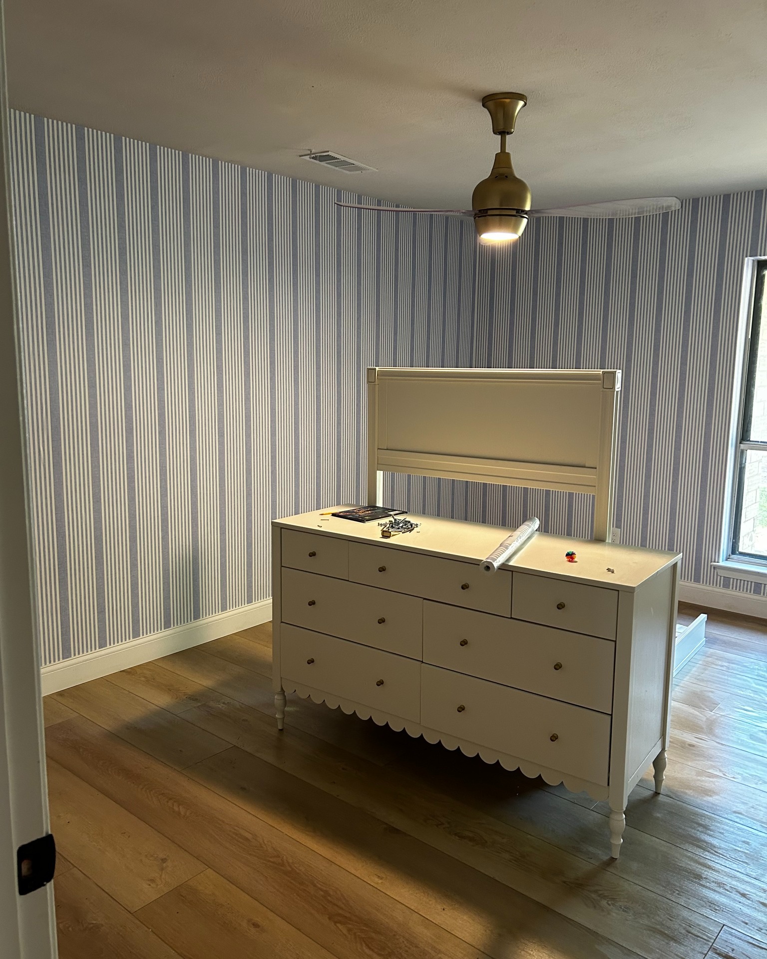 Our team has completed a stunning wallpaper installation that adds depth, style, and personality to any room. Whether you're looking to make a statement or create a cozy atmosphere, our expert craftsmanship ensures a seamless and flawless finish.
#OikosContracting #WallpaperInstallation #TransformationTuesday #TimelessDesign #oikos #DFW