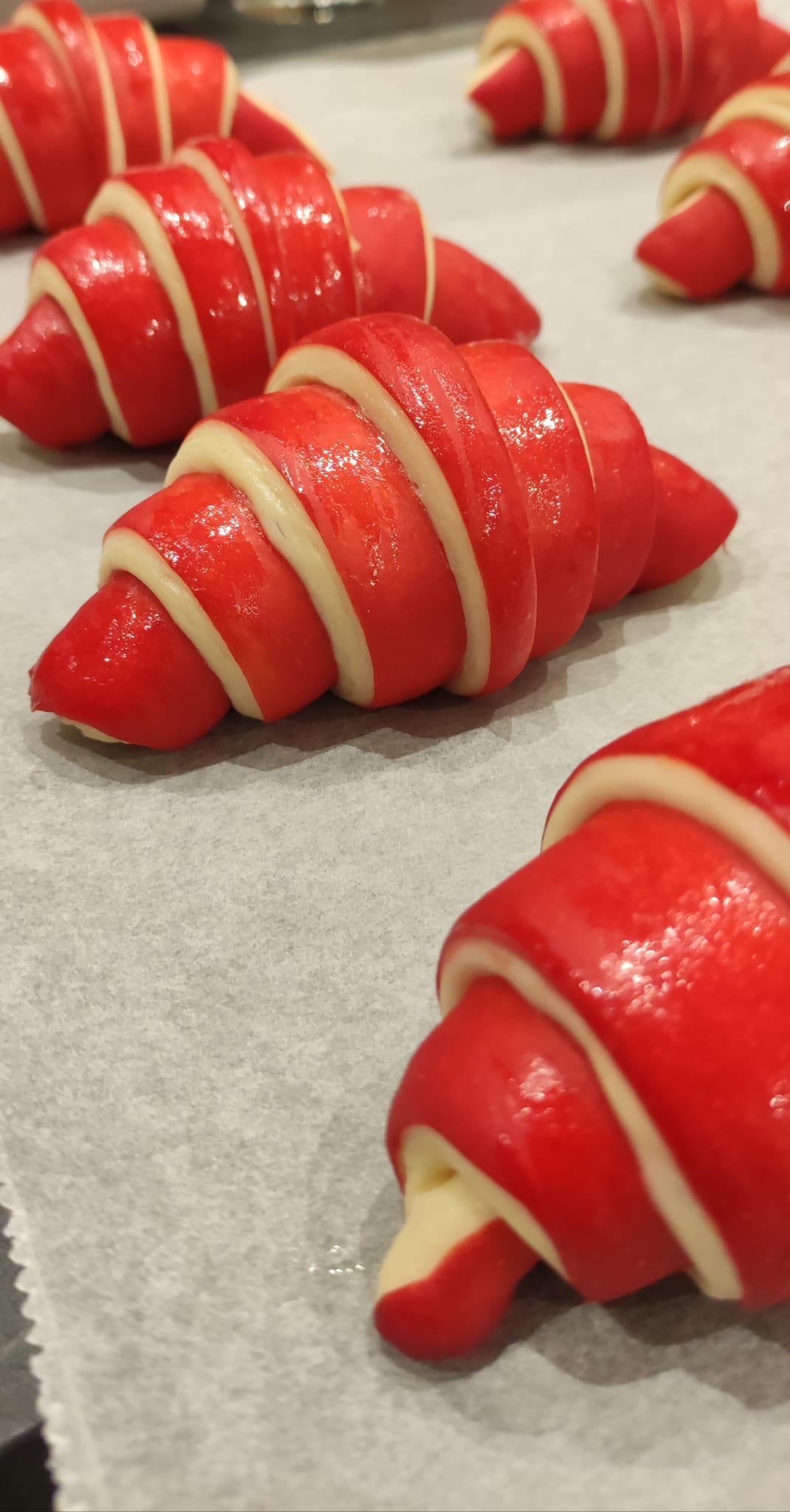 Pour bien commencer la semaine, rien de tel qu'un croissant bicolore au confit de framboise 100% maison 🥐
#dieppe #petitdejeuner #baking #croissant #bicolore