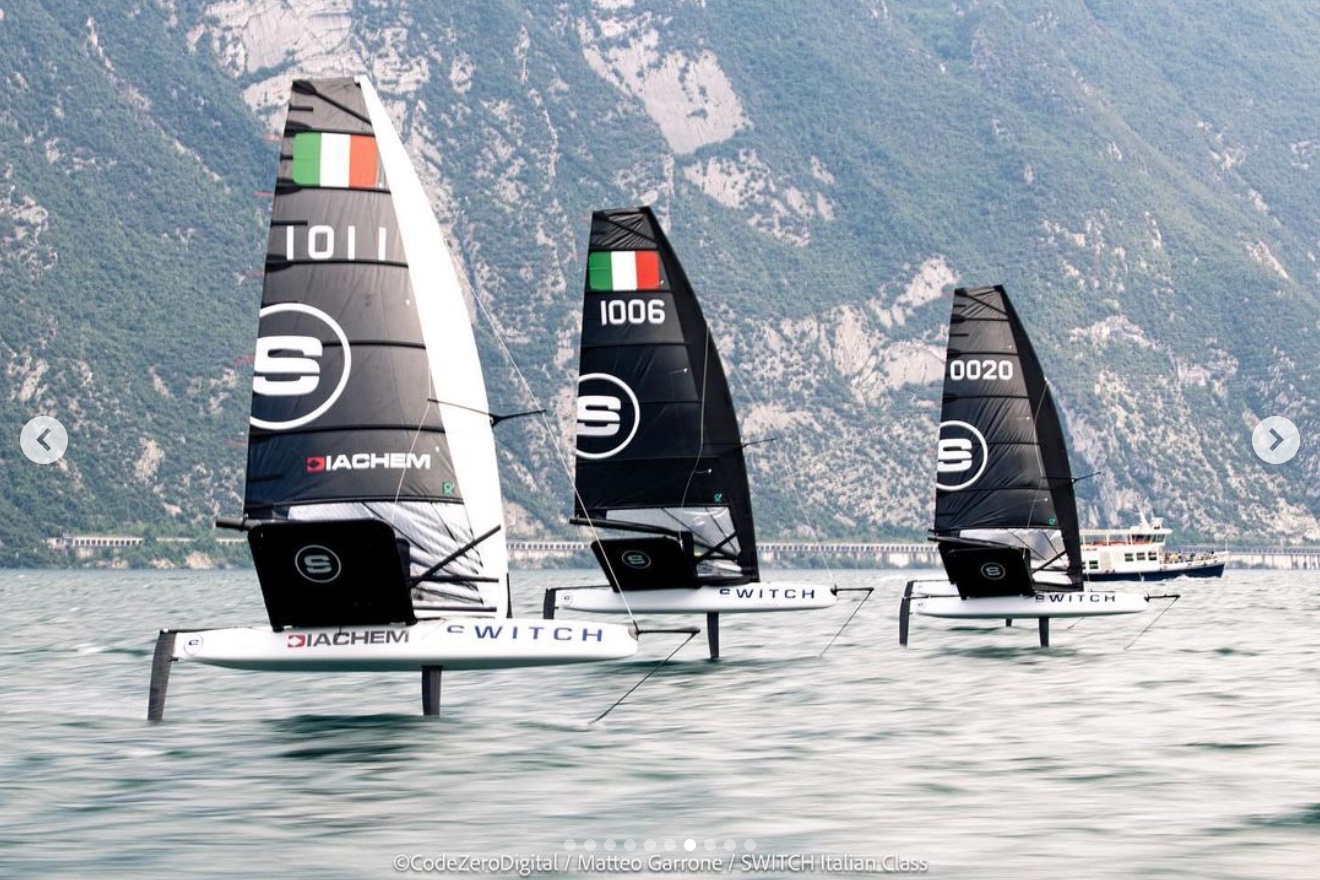 Heute startet das erste Switch Event in Torbole. Leider noch ohne österreichischer Beteiligung... aber unsere ersten Boote kommen noch diese Woche, pünktlich zur @foilingweek nächste Woche 🥳💪
Wir können es kaum erwarten und halten euch am Laufenden!
@switch_class_austria @switchitalianclass @switchclassinternational @ziegelmayer_sailing @negrinauticastore