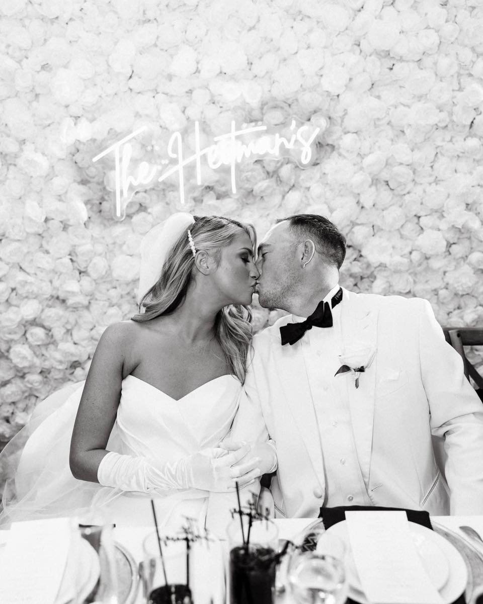 That married feeling! 😍 Our white floral wall makes the perfect backdrop for sweetheart tables!
#photoboothbackdrop #photoboothwedding #floralwall