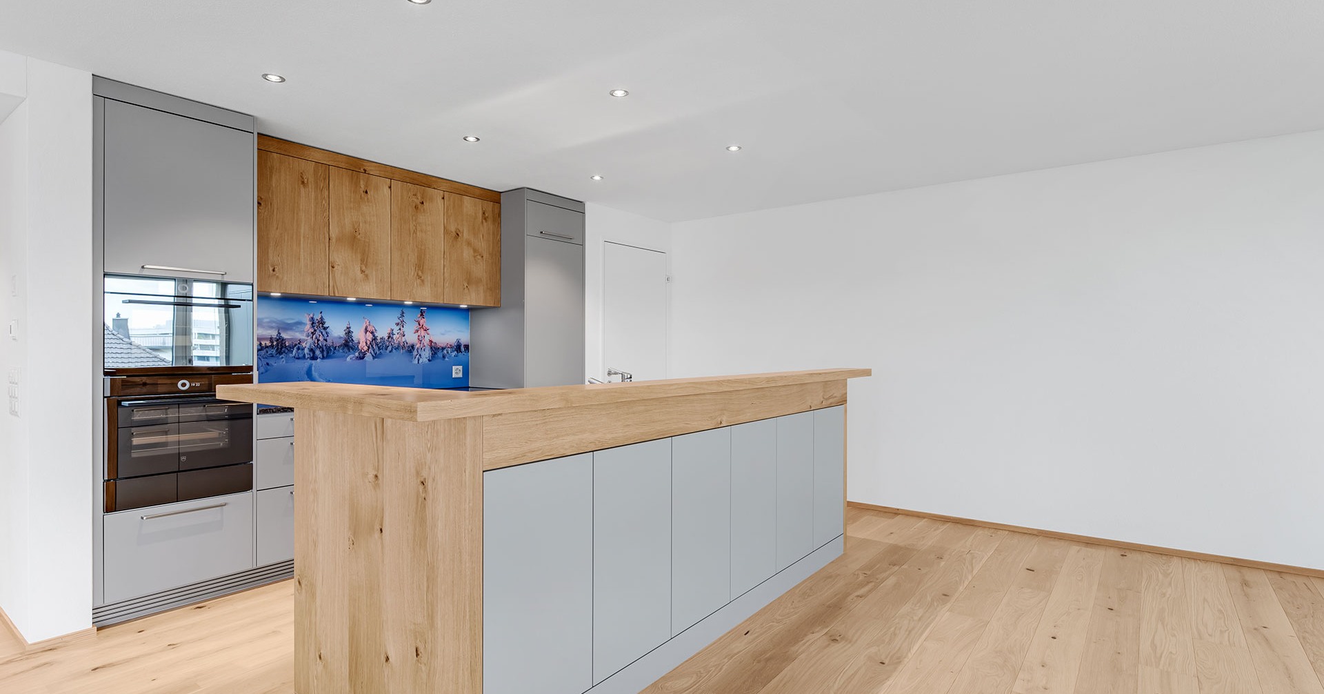 Für unseren langjährigen Partner Stöckli Baumanager aus Merenschwand durften wir die Küchen in zwei Projekten in Muri umsetzen. In der Titlisstr. 5 haben wir 7 Mietwohnungen mit robusten Schichtstoffoberflächen ausgestattet, während die 7 Eigentumswohnungen in der Titlisstr. 7 nach individuellem Kundenwunsch gestaltet wurden. Alle Küchen glänzen mit hochwertigen Bora Down-Draft Systemen und V-Zug Geräten aus dem High-End Segment. Ein grosses Dankeschön für das Vertrauen und die grossartige Zusammenarbeit! @vzug @boracookingsystems
#Küchenbau #Qualität #Individualität #Zusammenarbeit