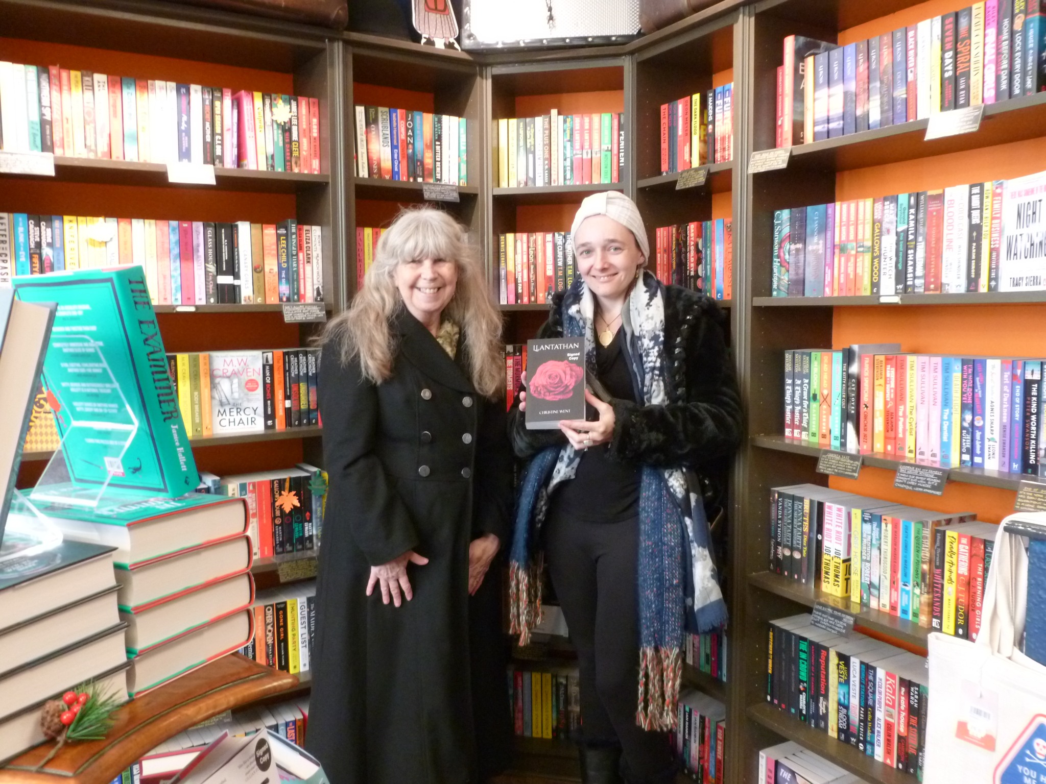 It was lovely to meet Rosa Sophia of Torques Garage, Florida at Criminally Good Books, York, and to sign a copy of my novel, Llantathan, for her. I was fascinated to hear about Rosa's work and interests, and it was a pleasure, too, to meet her partner, Brian. Many thanks, Rosa and Brian, for bringing such a sparkle to my day, and thanks too to everyone at Criminally Good Books for their never-failing help and kindness.
#rosasophia #torquesgarage #criminallygoodbooks #york #crimefiction