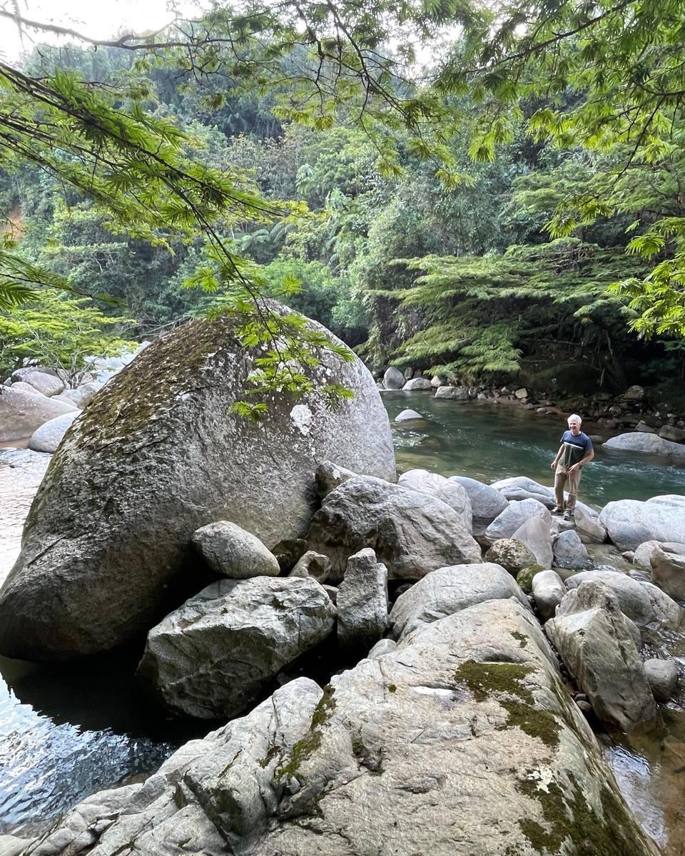 Ever seen boulders this massive? 😲 At Reserva Las Corrientes, nature’s giants line the river, creating the perfect spot for adventure and relaxation. Come see them for yourself! 🏞️✨
#ReservaLasCorrientes #Reserva #Hotel #Staycation #Finca #Naturaleza #Antiquioa #medellin #Colombia #DigitalNomad