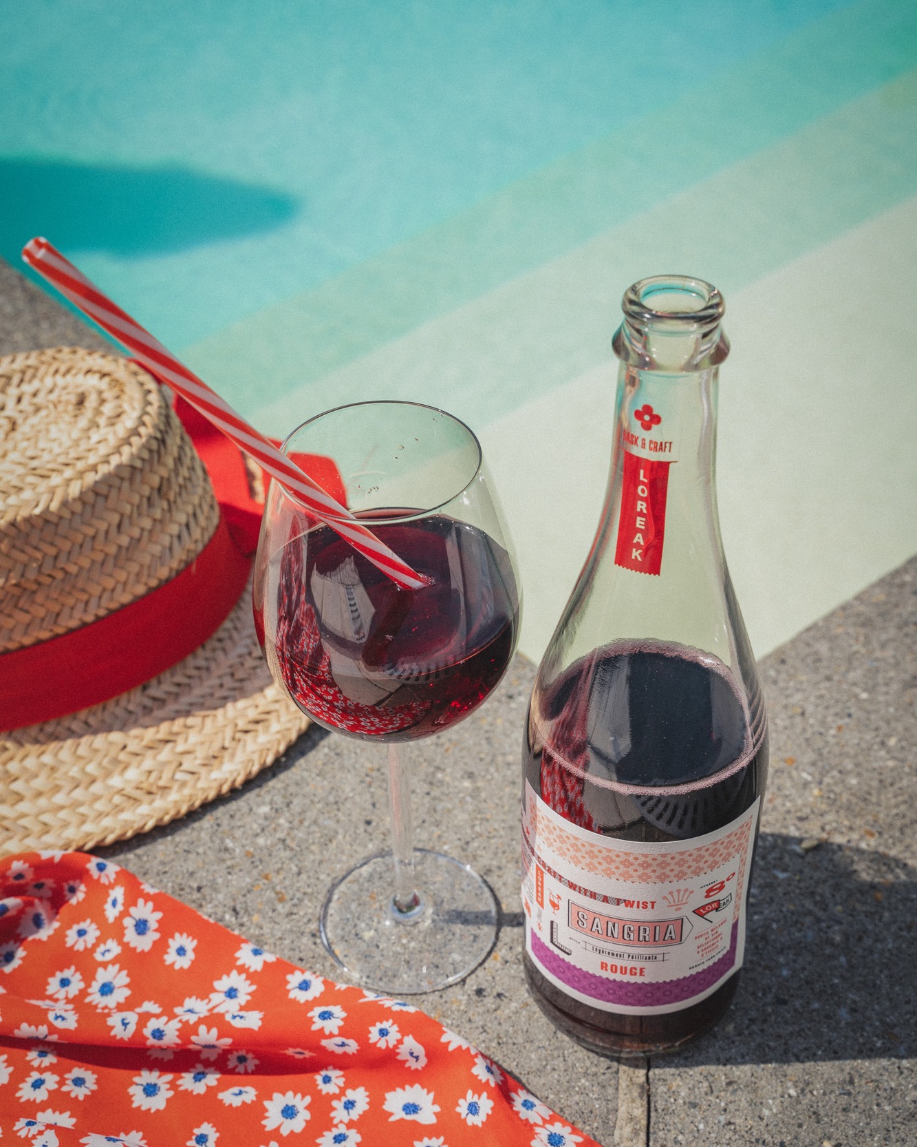 Avec l'été, impossible de résister à notre sangria !
Ce qui la rend unique ? Elle est fruitée et légèrement pétillante, et fabriquée de façon artisanale au Pays Basque. Qui est partant ? 🌞🍓