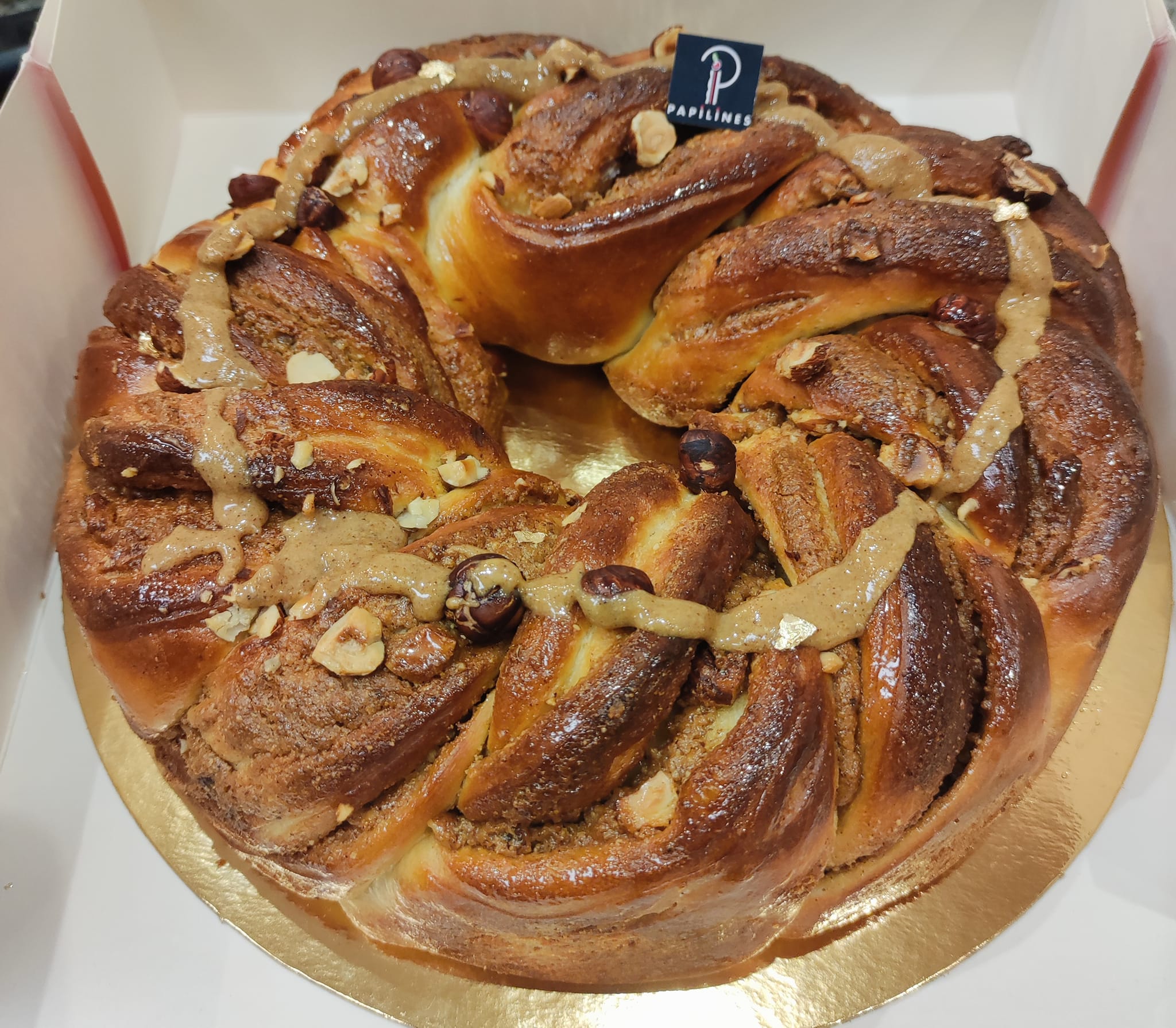 Pour un petit déj' tout en douceur, rien de tel qu'une belle brioche babka ultra moelleuse au praliné avec des noisettes torréfiées...😜
#pralinenoisette #patisseriemaison #matinbonheur #dieppe #auffay #PetitCaux #pastry #babka #instafood @à la une