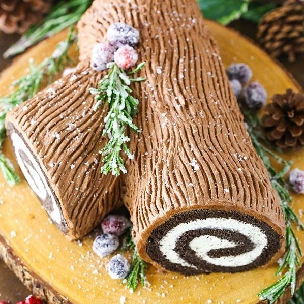 From all of us at Pembrokeshire Logs , we hope you have a very Merry Christmas, and that your homes glow with warmth and joy throughout the festive season and beyond. Thank you to all our customers, old and new. And to our dedicated crew that have been delivering the hectic schedule over the past few weeks. See you all in the New Year. Jingle Bells🎄🎄 #firewood #pembrokeshirelogs #bringon2023