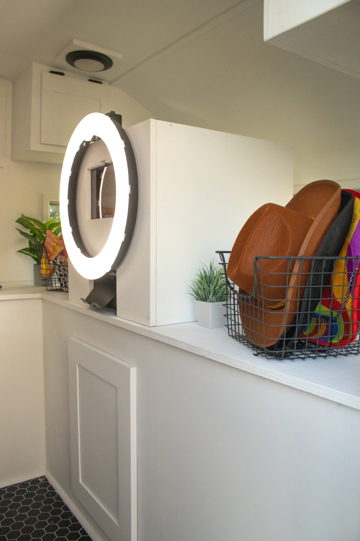 An inside look at the beautiful remodel of the 'Bago completed by one of our owners @thedanieltapia ! Book The Photobago today!
#photobooth #dfwweddings #photoboothtrailer