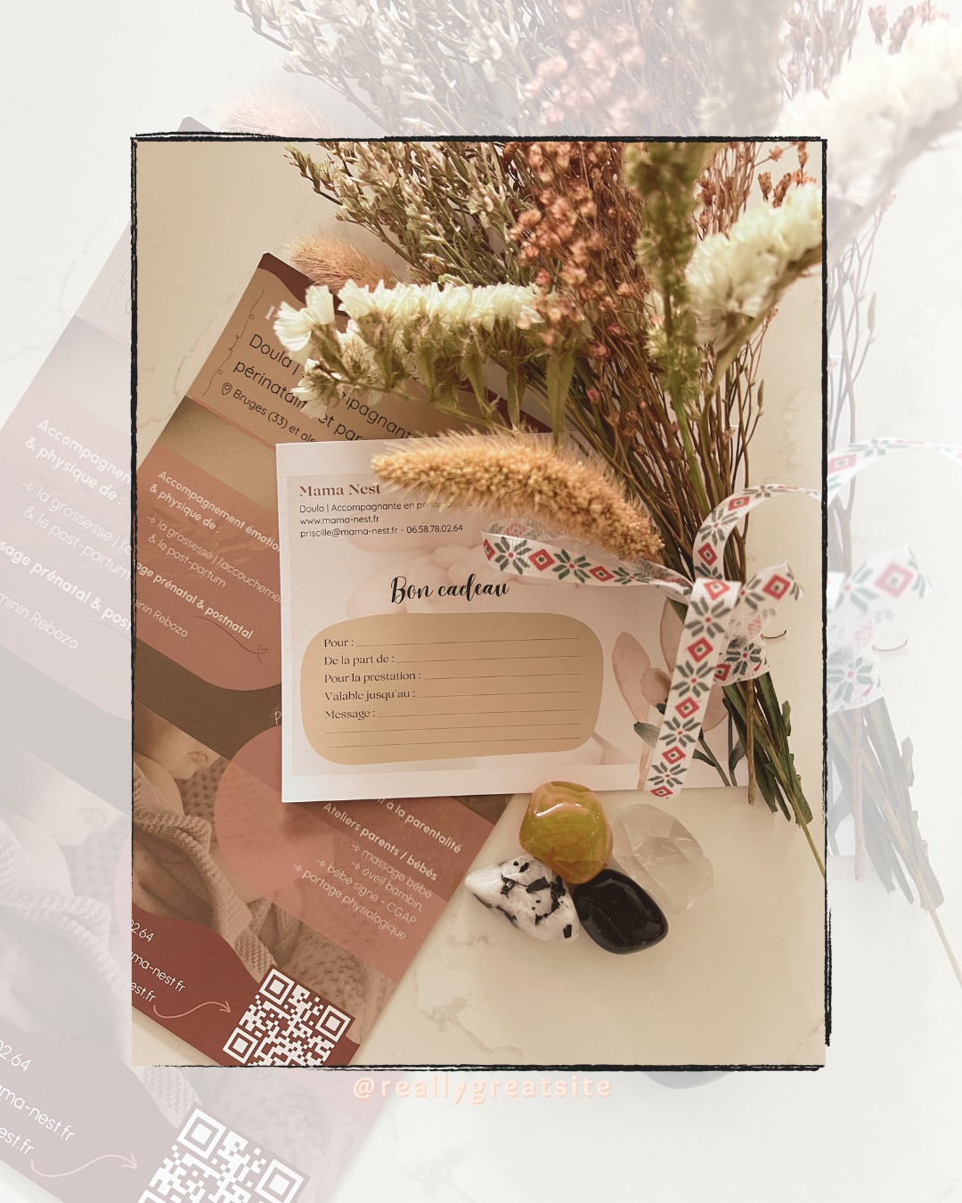 🌿 Tu connais une jeune maman, un jeune couple de parents et tu as envie de leur offrir un cadeau original, immatériel, dont ils se souviendront longtemps ?
Anniversaire, baby shower, blessing way, cadeau de naissance ou autre célébration, offre leur une expérience, un moment de douceur, de bien-être et de connexion avec leur tout-petit 🥰
Je propose des bons cadeaux pour :
🌼 des ateliers massage bébé
🌼 un atelier de portage
🌼 un soin ou rituel postnatal pour la maman
🌼 un rituel femme enceinte
et pleins d'autres prestations !
Tous les bons peuvent être envoyé par e-mail, sous format PDF, ou bien directement par courrier 📩 et sont valables une année !
N'hésites pas à m'écrire en commentaire ou en message privé afin qu'on échange et qu'on trouve LE cadeau parfait ! ❤
Priscille|Mama Nest
🌾 Doula et accompagnante parentale
🌸 Pour une maternité informée et une parentalité sereine